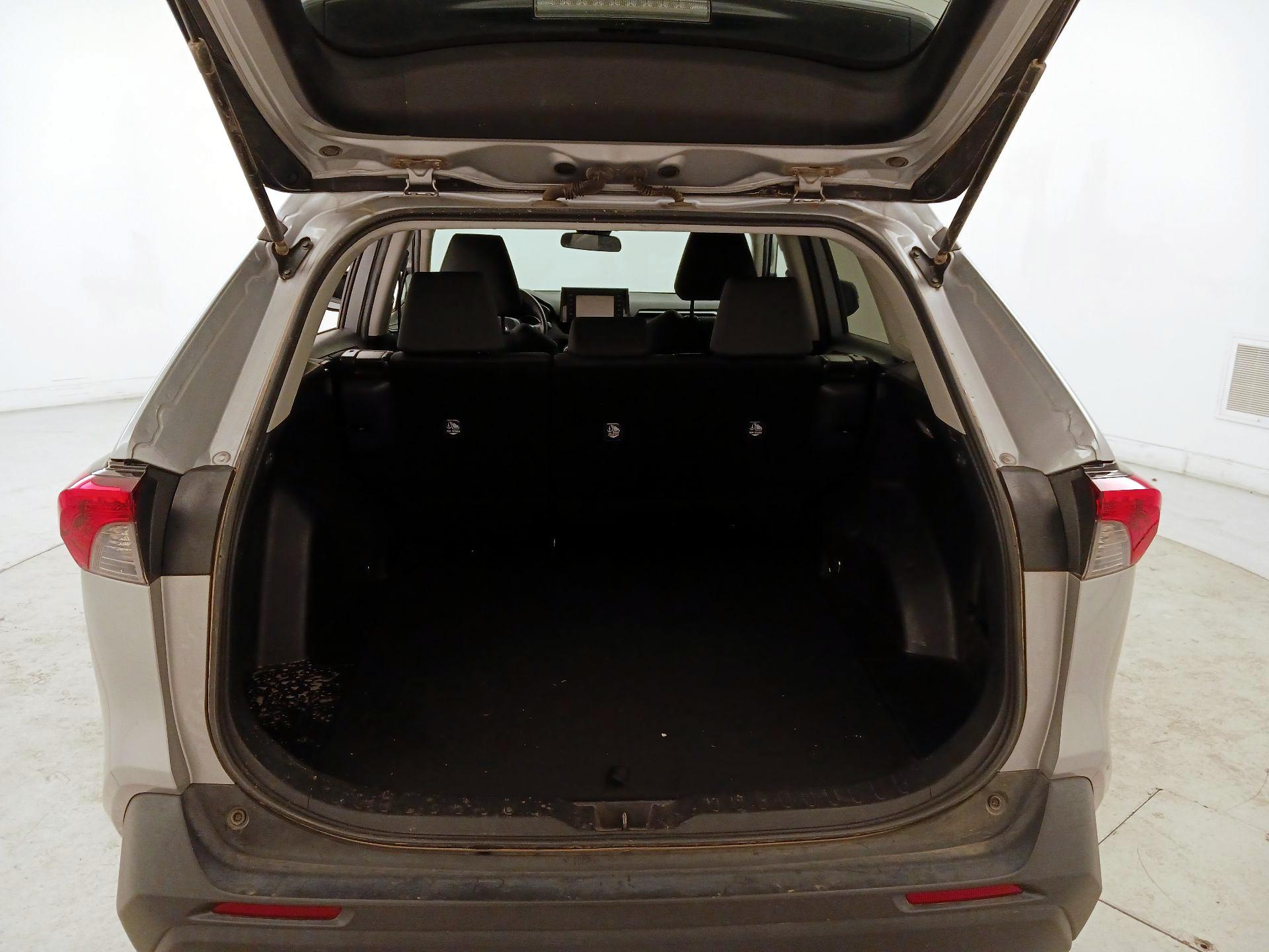 Thumbnail: 2021 Toyota RAV4 - 20