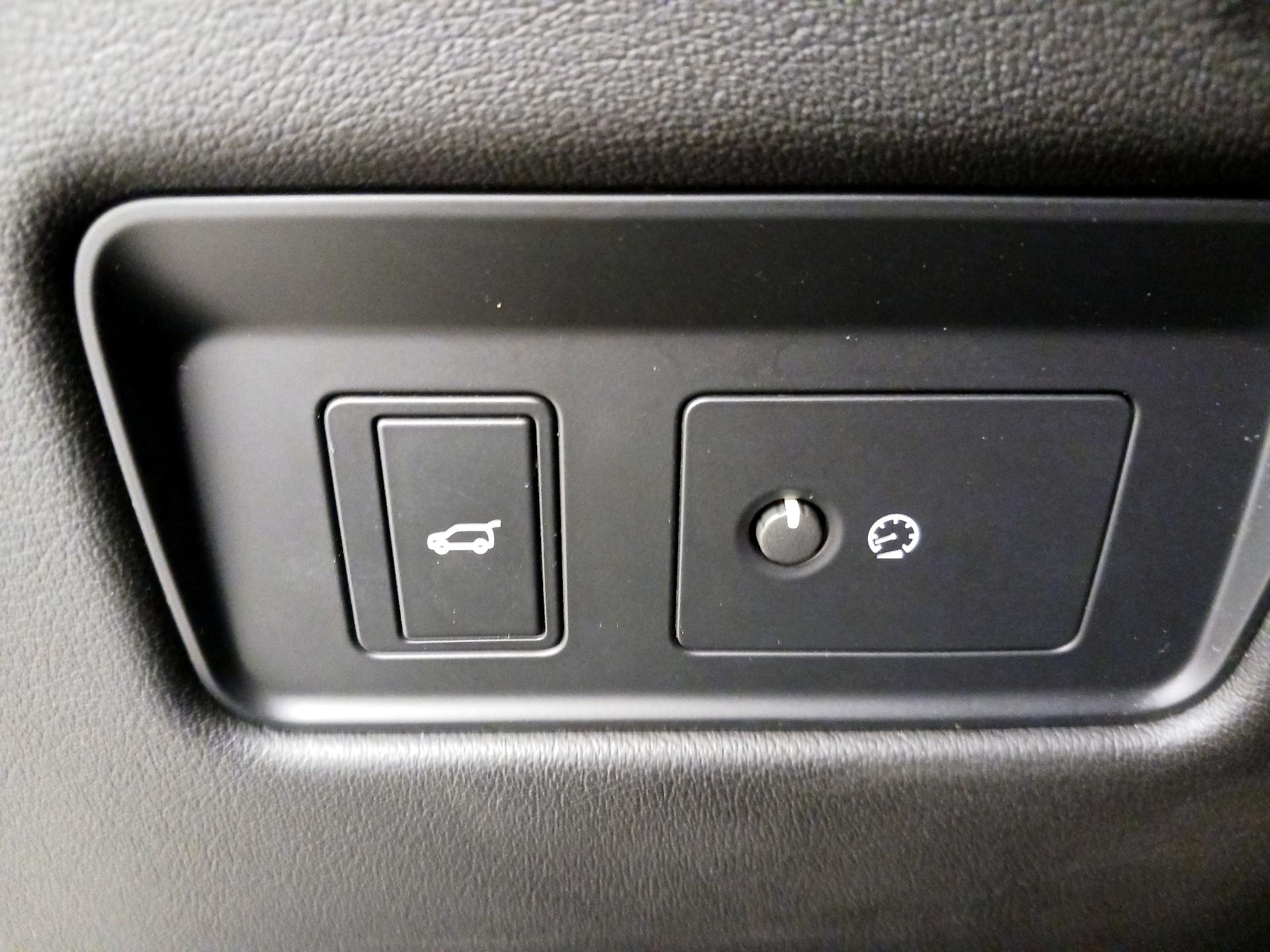 Thumbnail: 2021 Jaguar F-Pace - 13