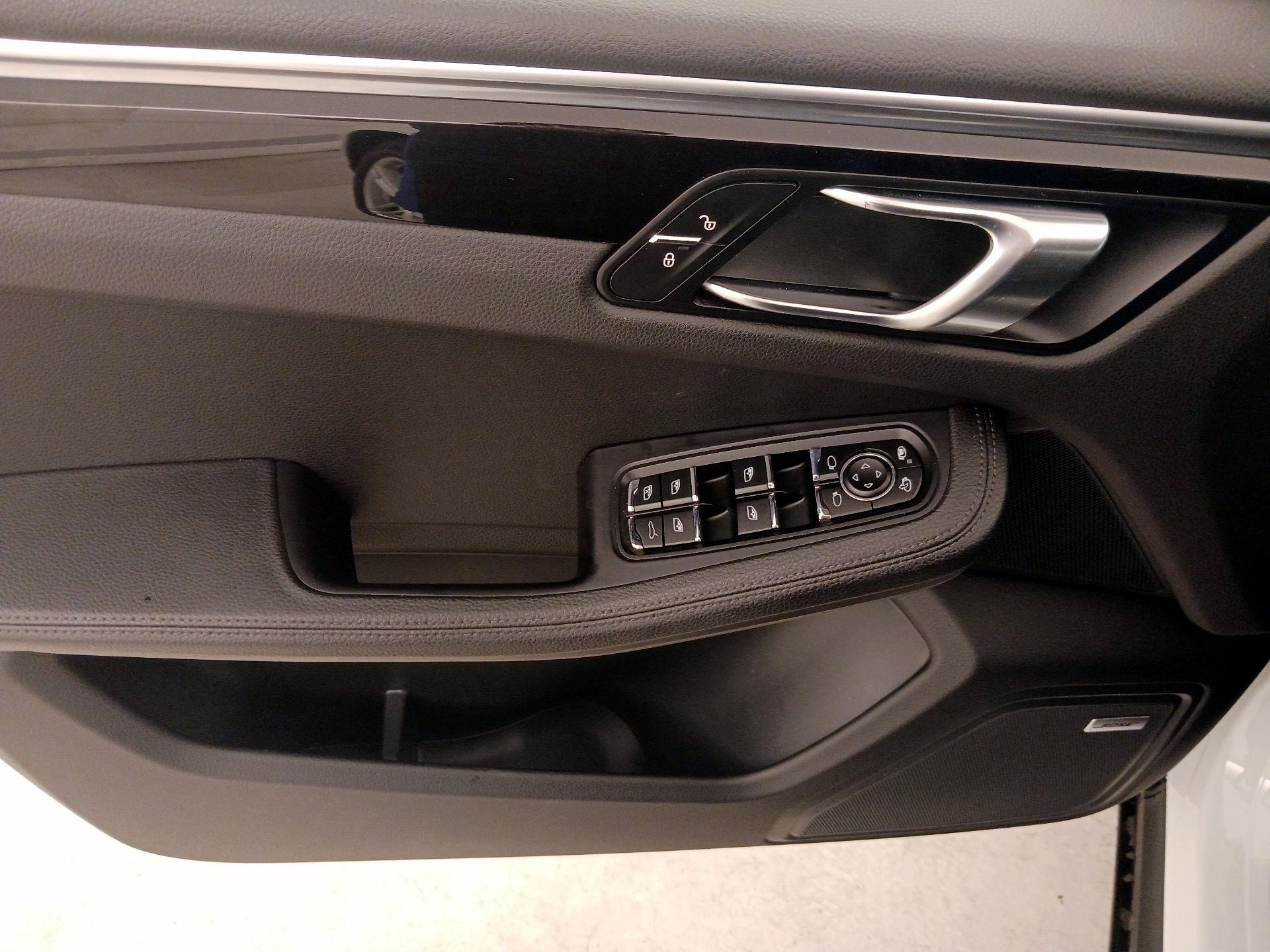 Thumbnail: 2019 Porsche Macan - 12