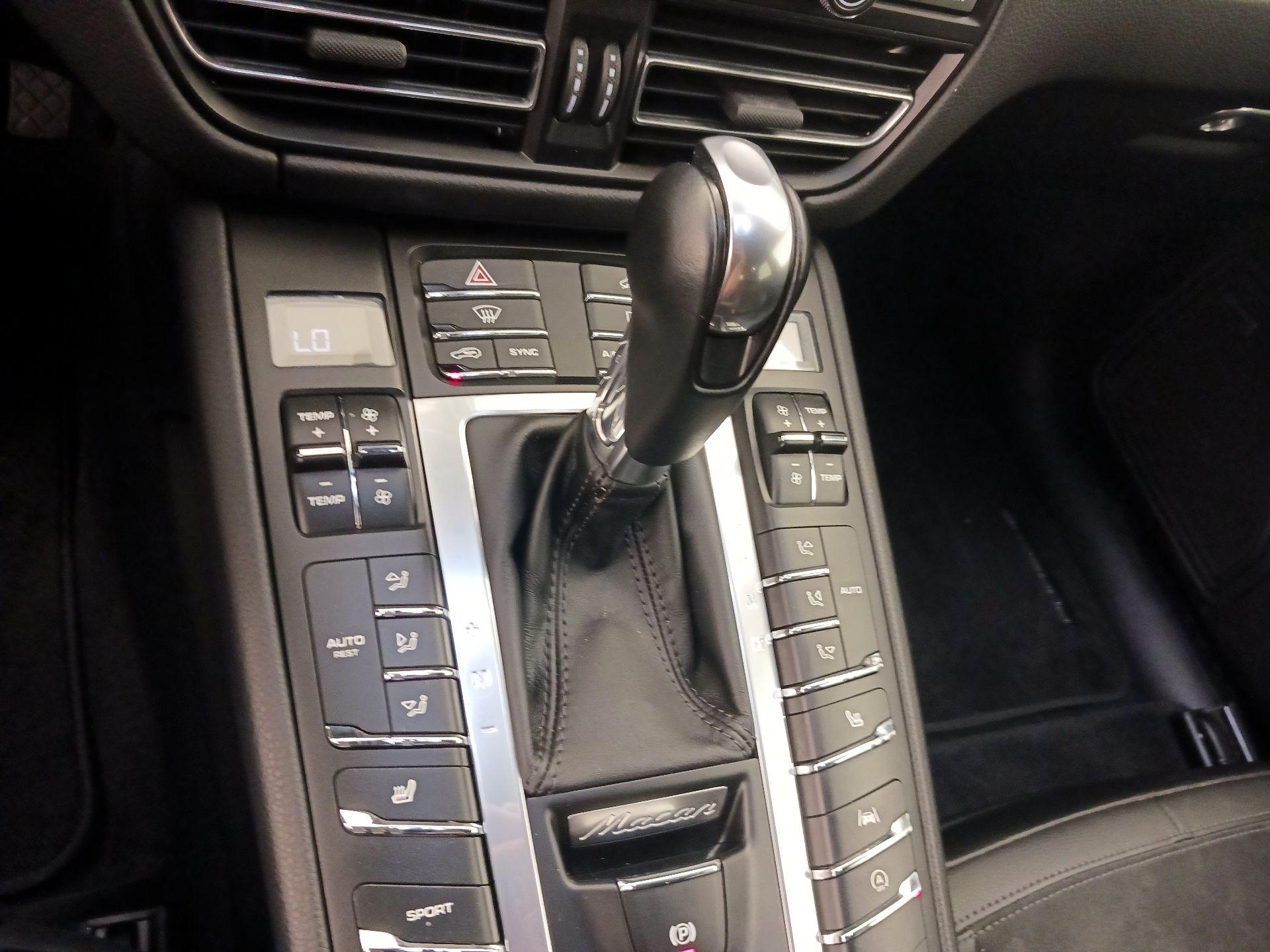 Thumbnail: 2019 Porsche Macan - 18