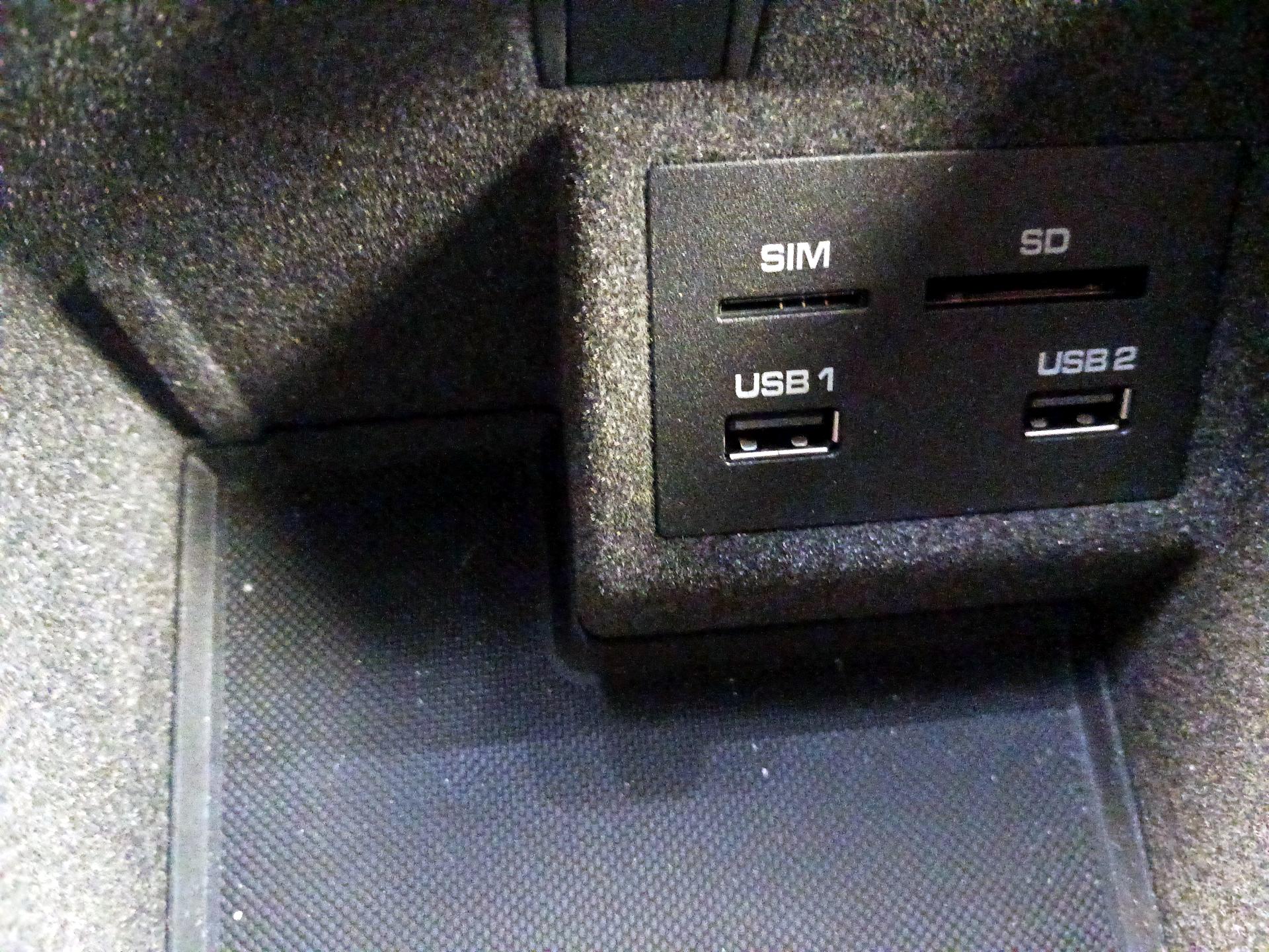 Thumbnail: 2019 Porsche Macan - 19