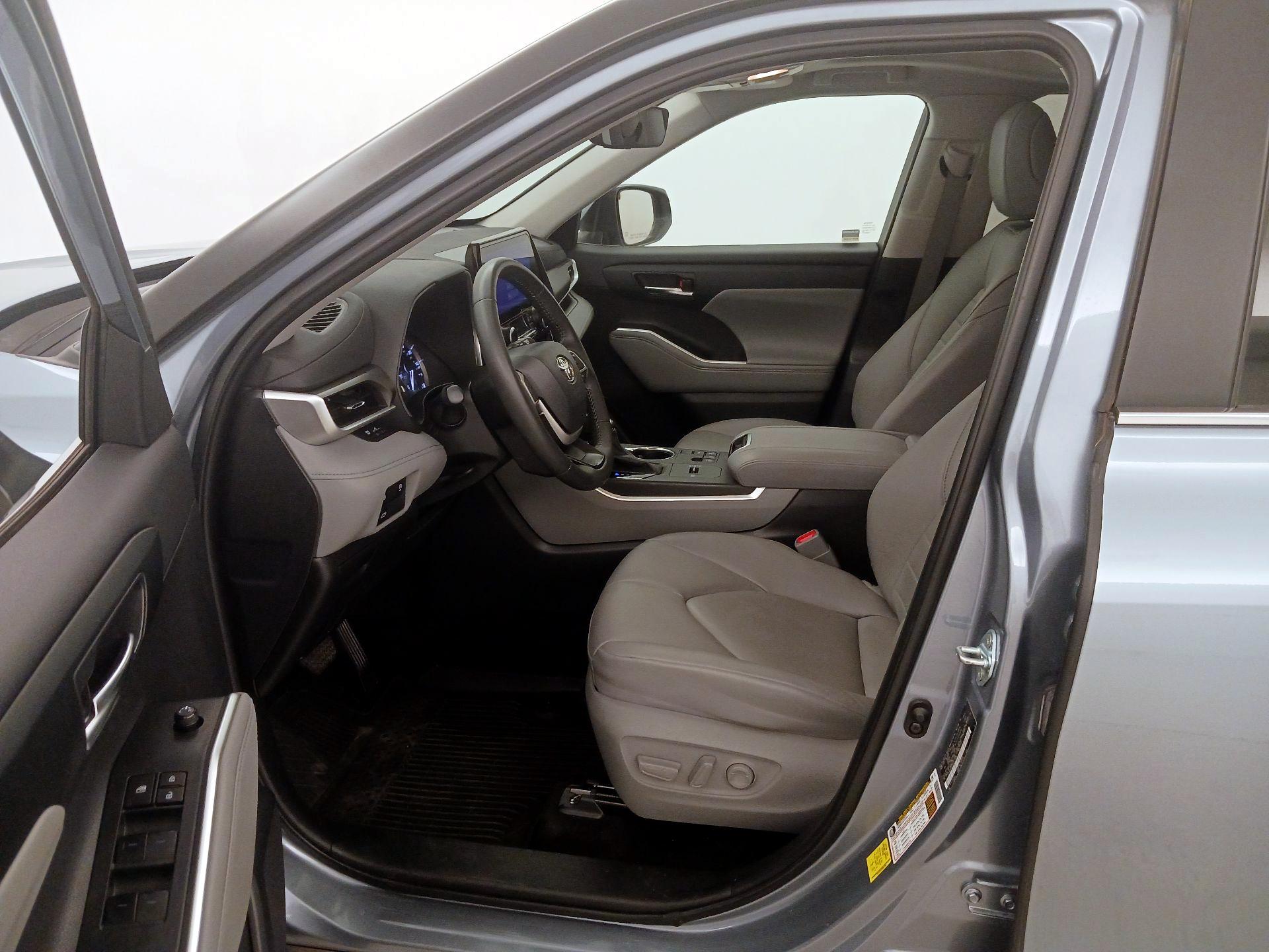 Thumbnail: 2024 Toyota Highlander - 11