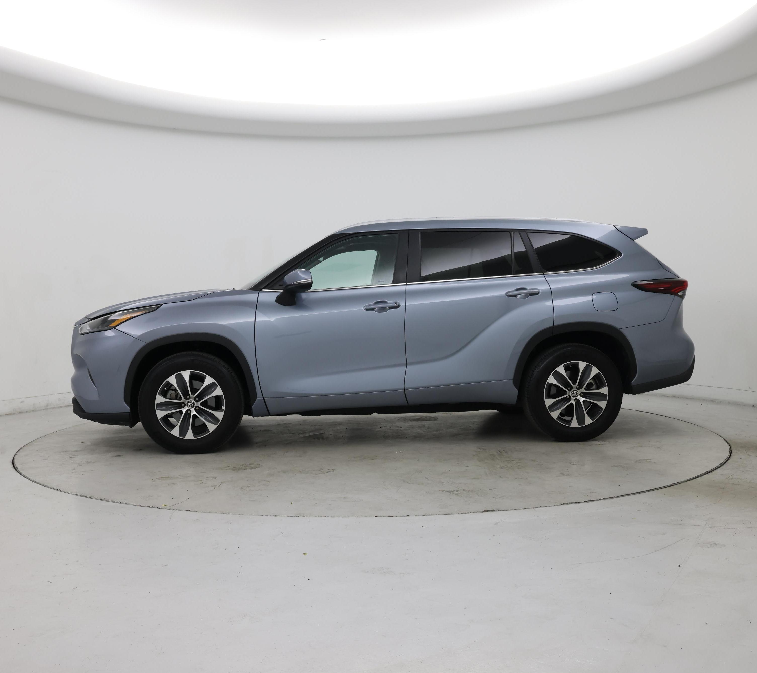 Thumbnail: 2024 Toyota Highlander - 3