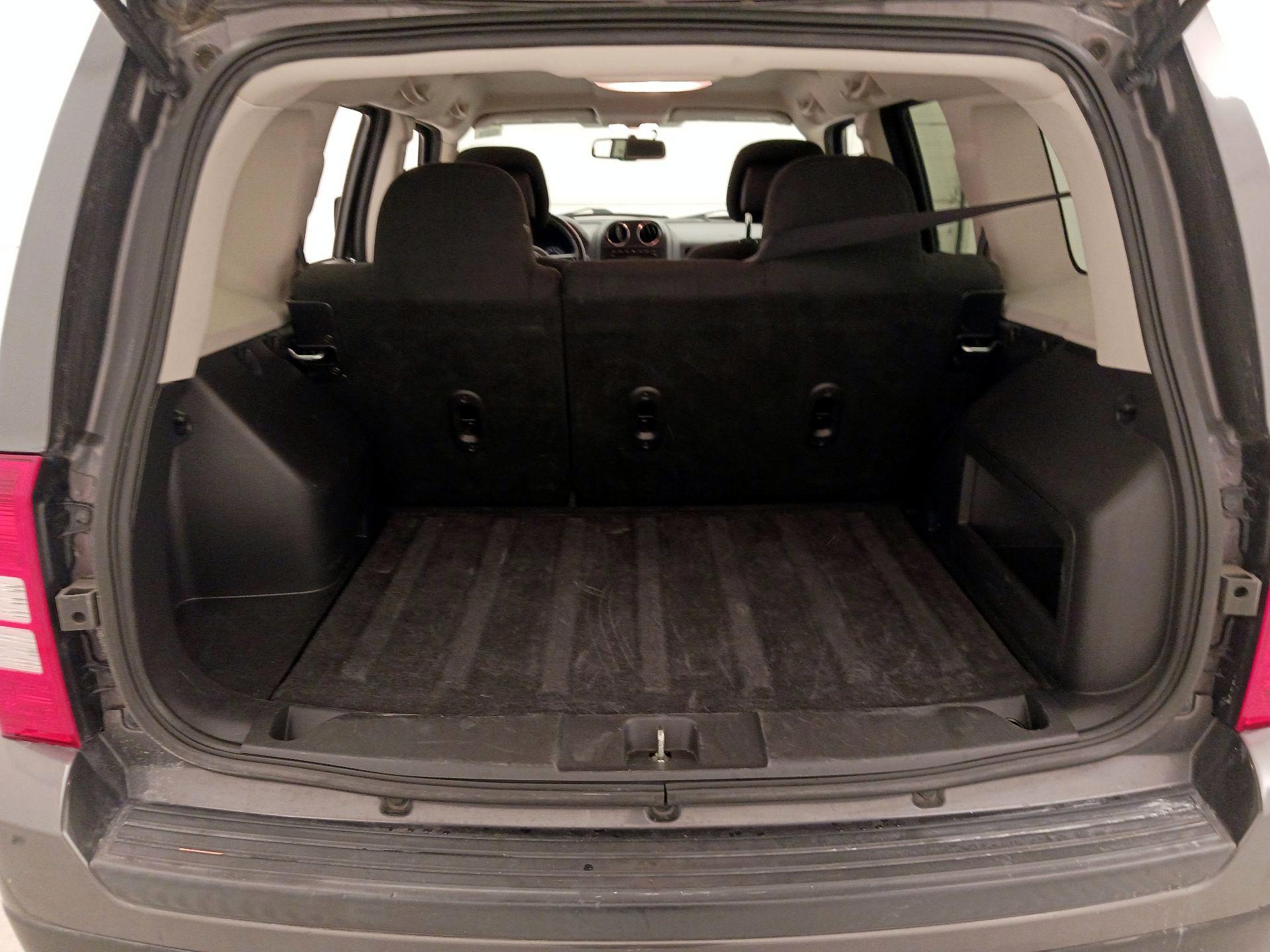 Thumbnail: 2017 Jeep Patriot - 18