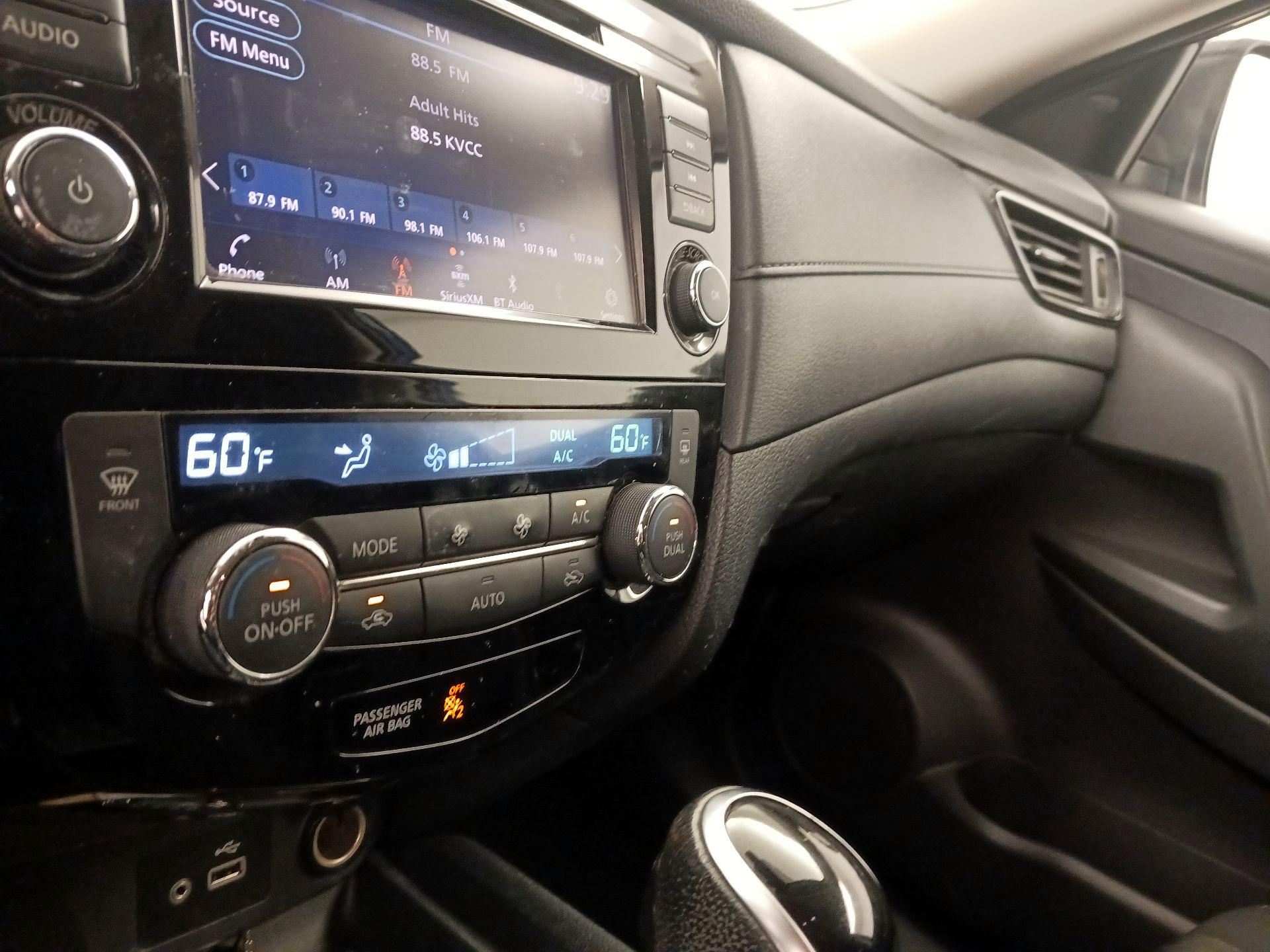 Thumbnail: 2020 Nissan Rogue - 16