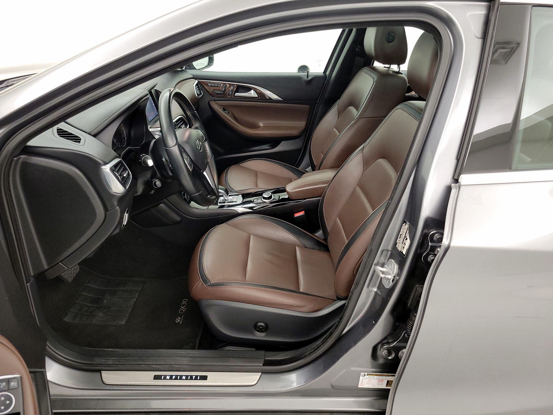 Thumbnail: 2017 INFINITI QX30 - 11