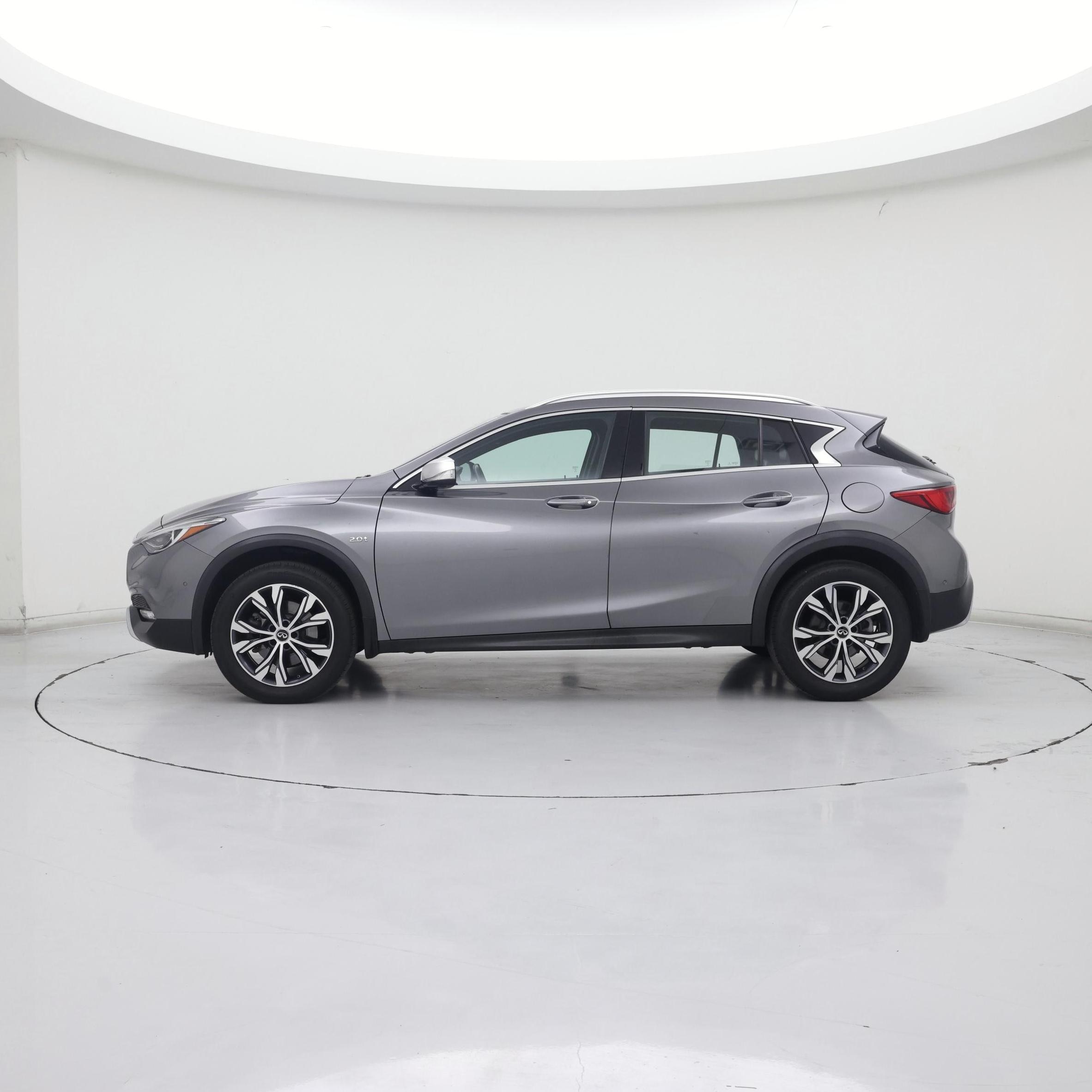 Thumbnail: 2017 INFINITI QX30 - 3