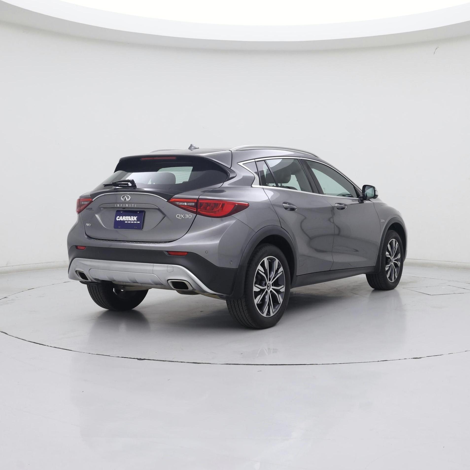 Thumbnail: 2017 INFINITI QX30 - 8