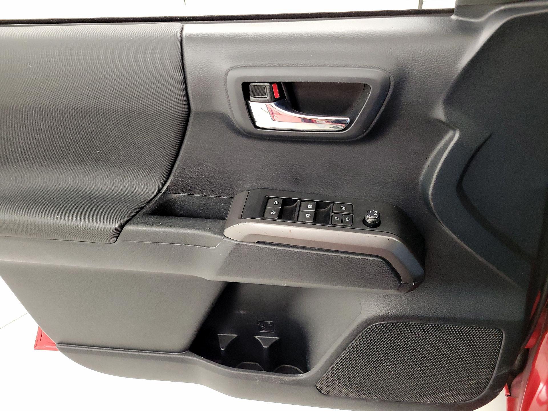 Thumbnail: 2019 Toyota Tacoma - 12