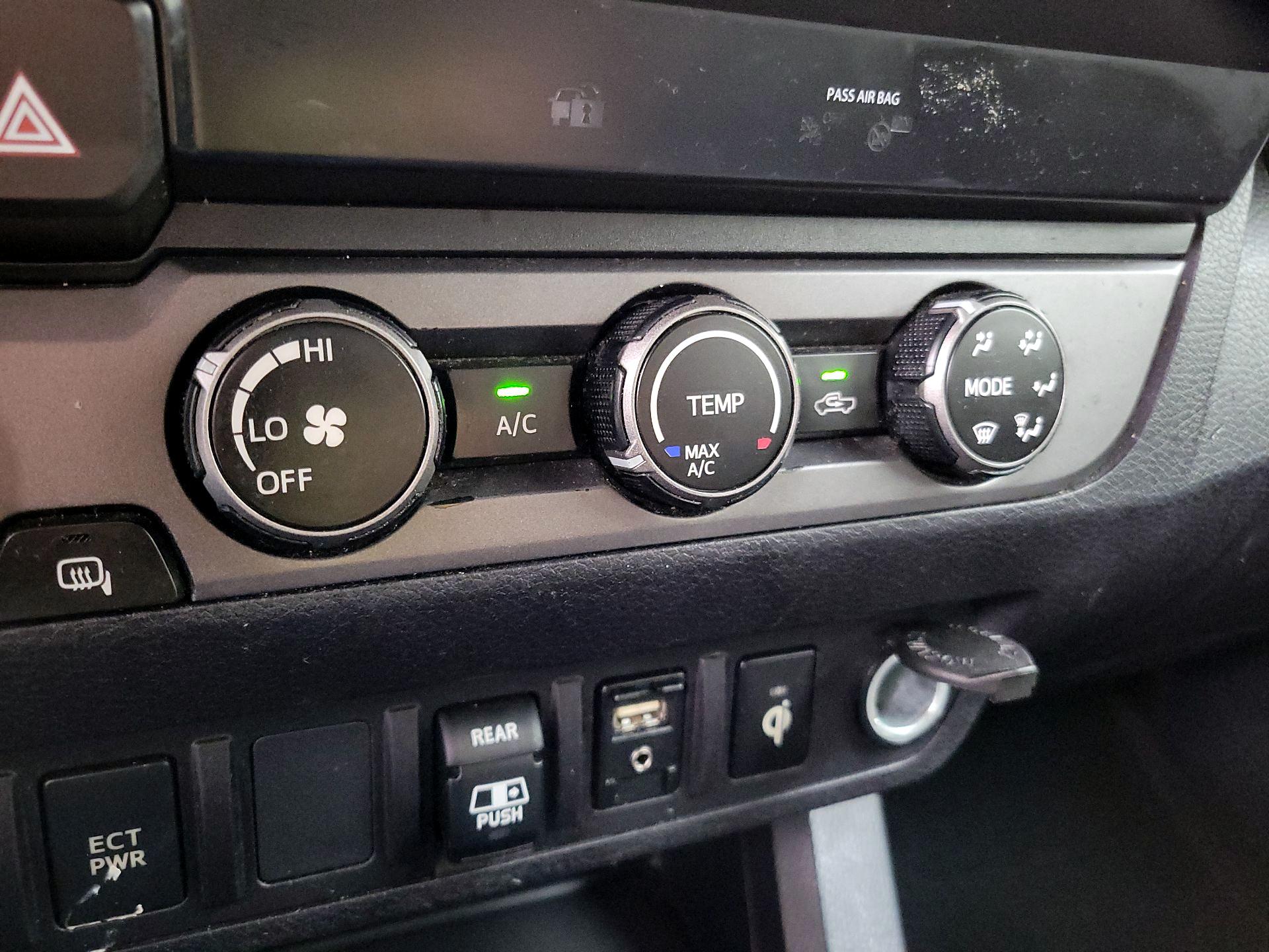 Thumbnail: 2019 Toyota Tacoma - 16