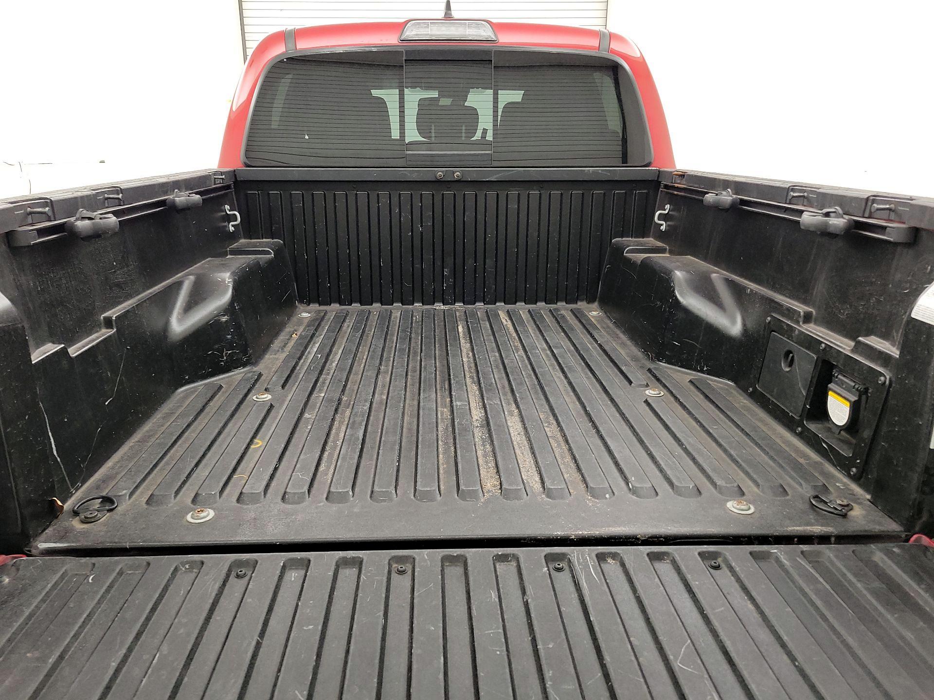Thumbnail: 2019 Toyota Tacoma - 20