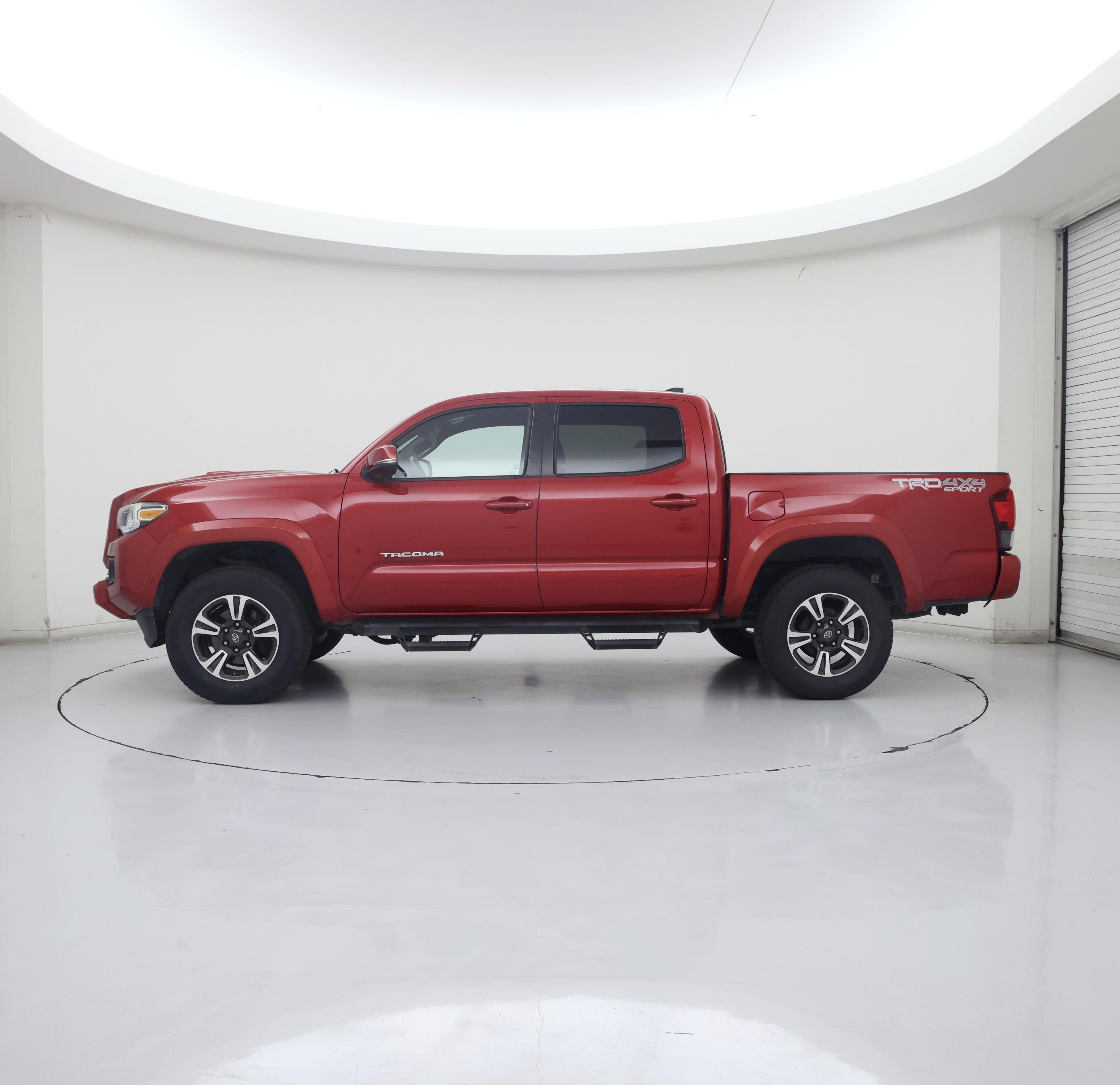 Thumbnail: 2019 Toyota Tacoma - 3