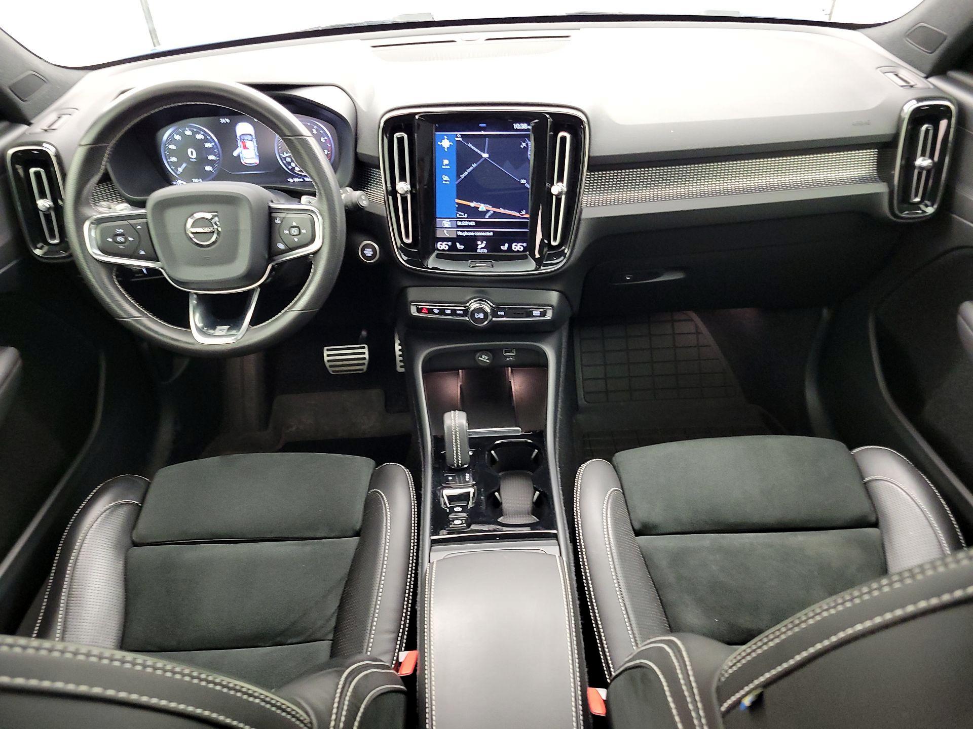 Thumbnail: 2020 Volvo XC40 - 9