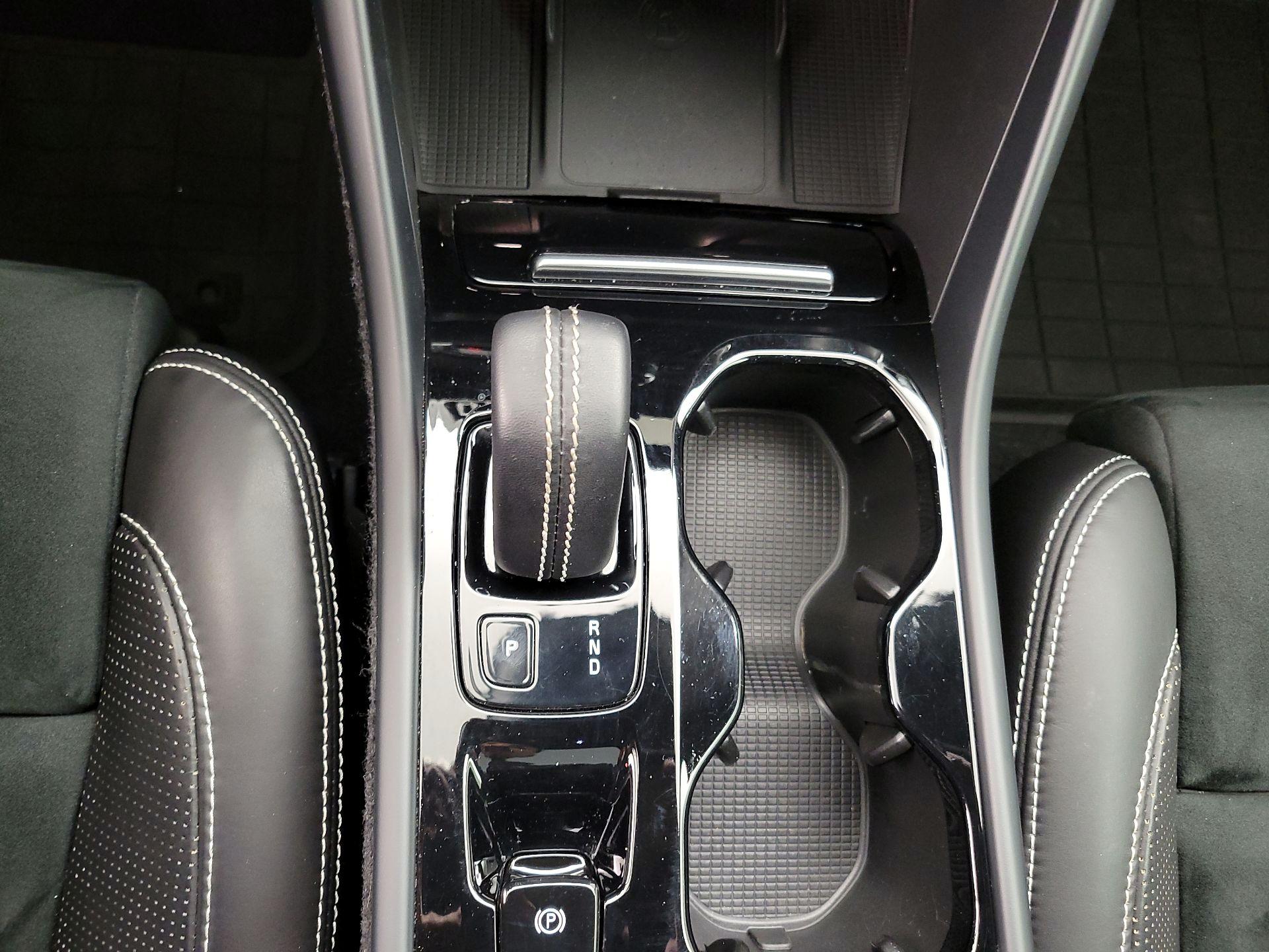 Thumbnail: 2020 Volvo XC40 - 18