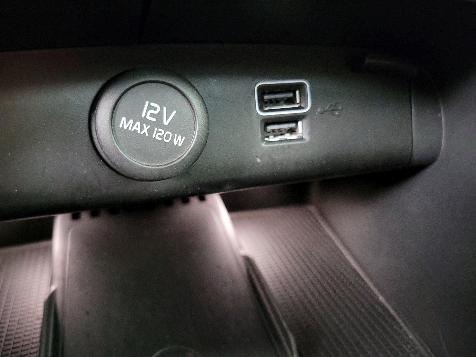 Thumbnail: 2020 Volvo XC40 - 19