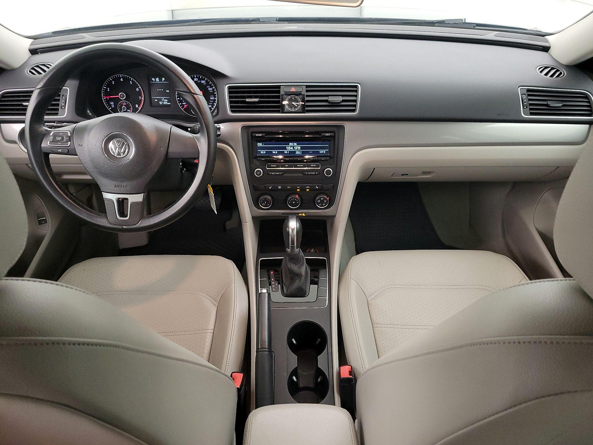 Thumbnail: 2014 Volkswagen Passat - 9