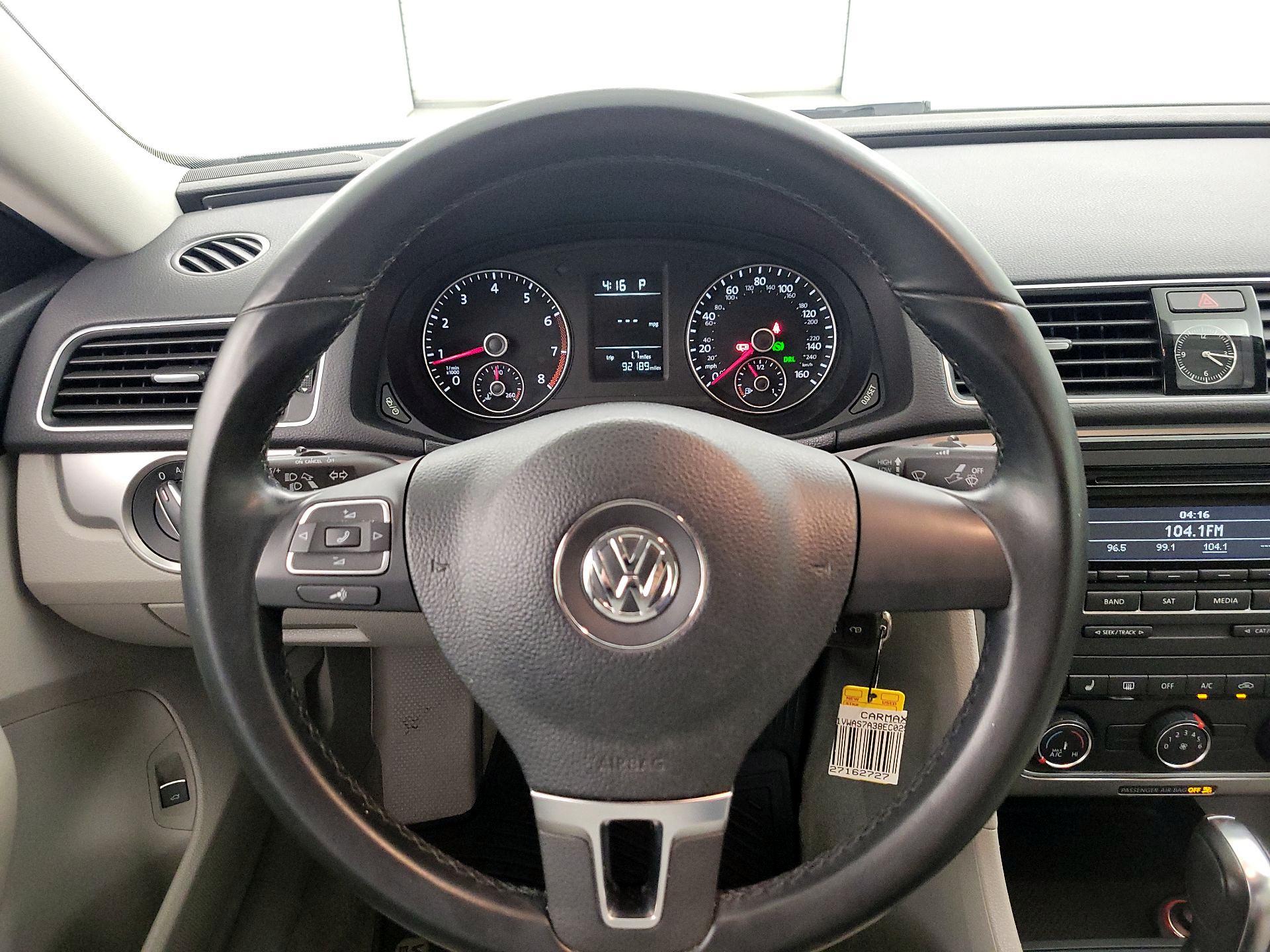 Thumbnail: 2014 Volkswagen Passat - 10
