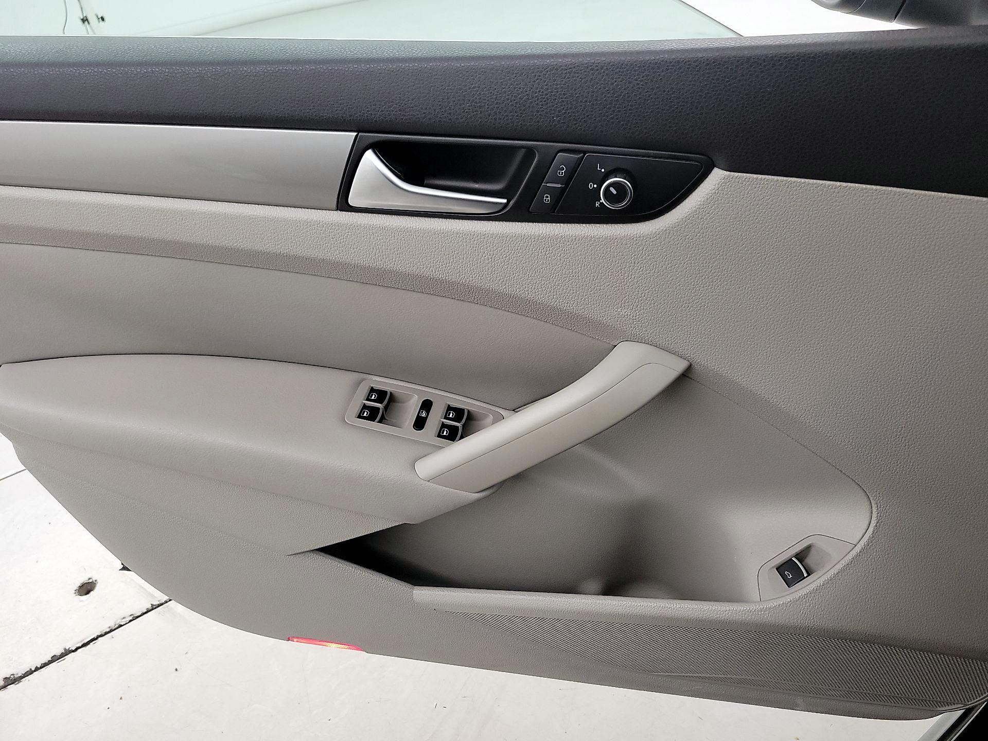 Thumbnail: 2014 Volkswagen Passat - 12