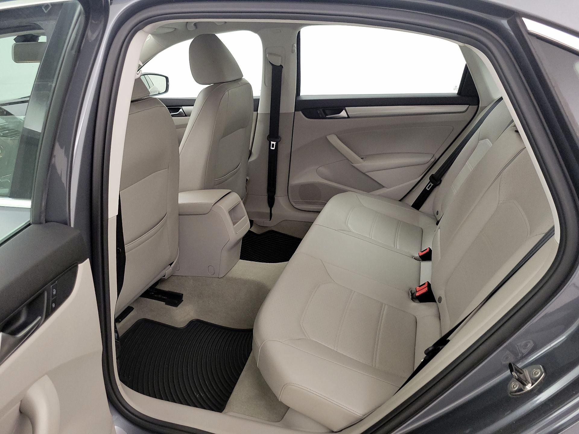 Thumbnail: 2014 Volkswagen Passat - 18