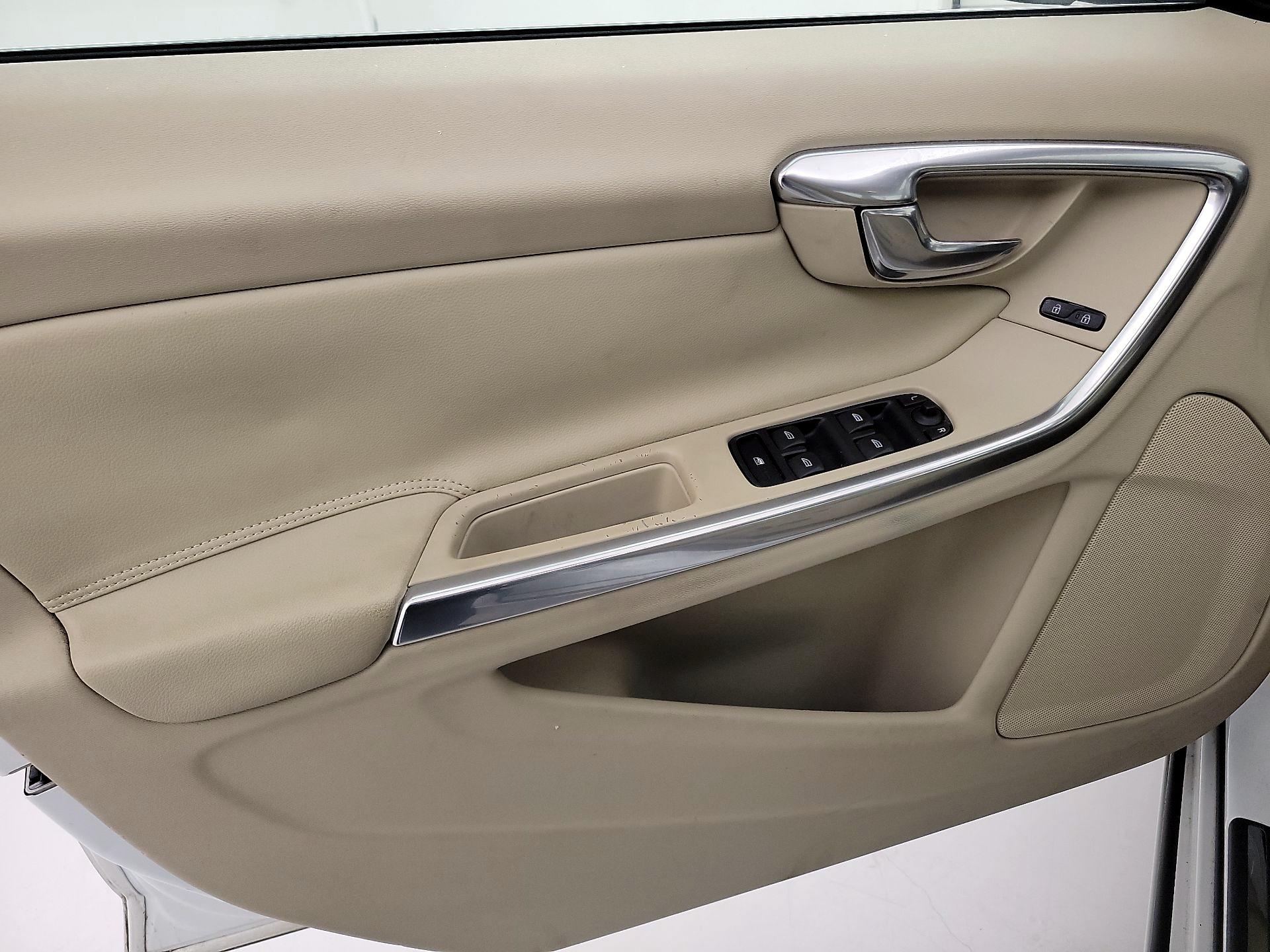 Thumbnail: 2015 Volvo S60 - 12
