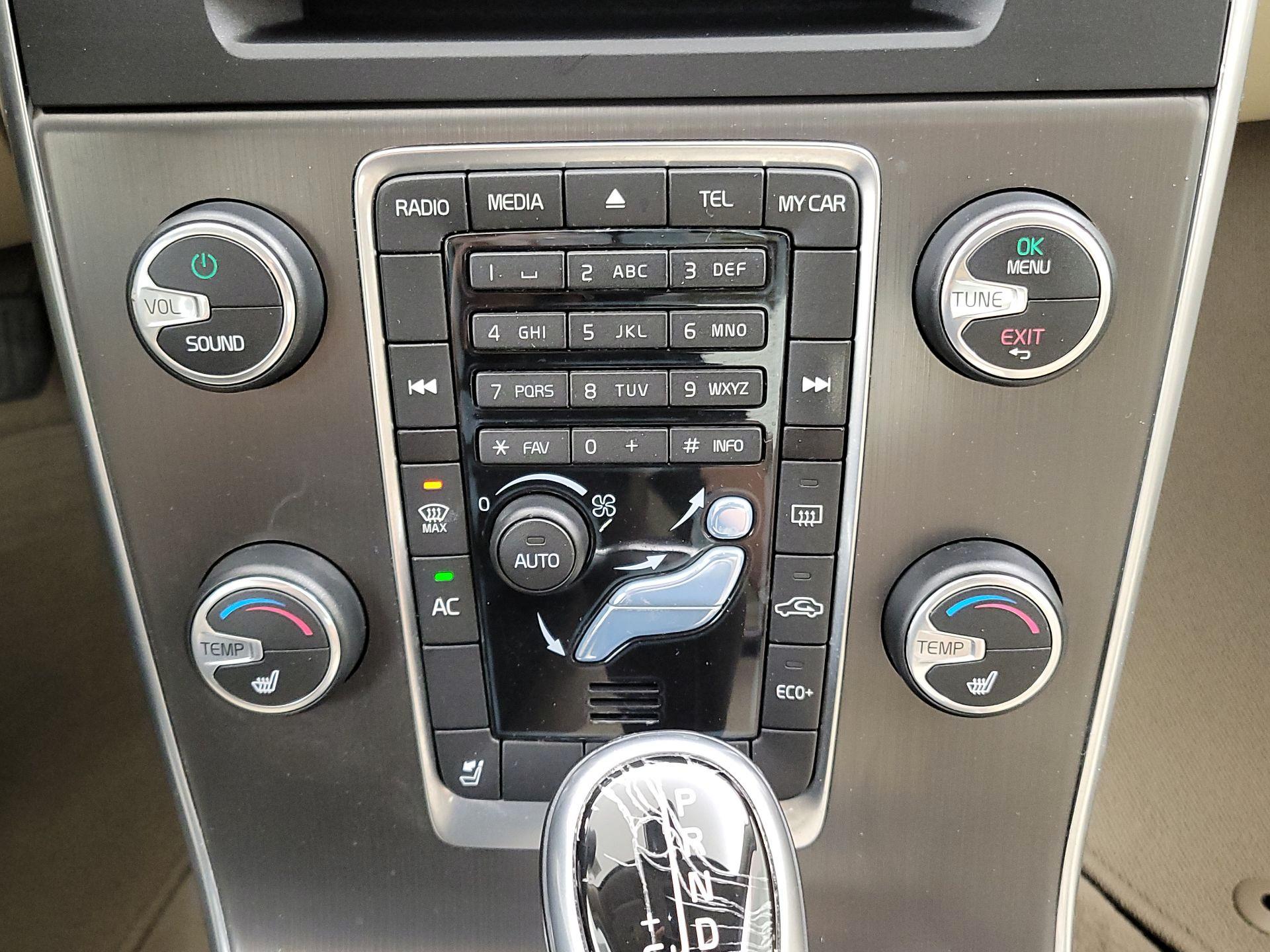 Thumbnail: 2015 Volvo S60 - 15