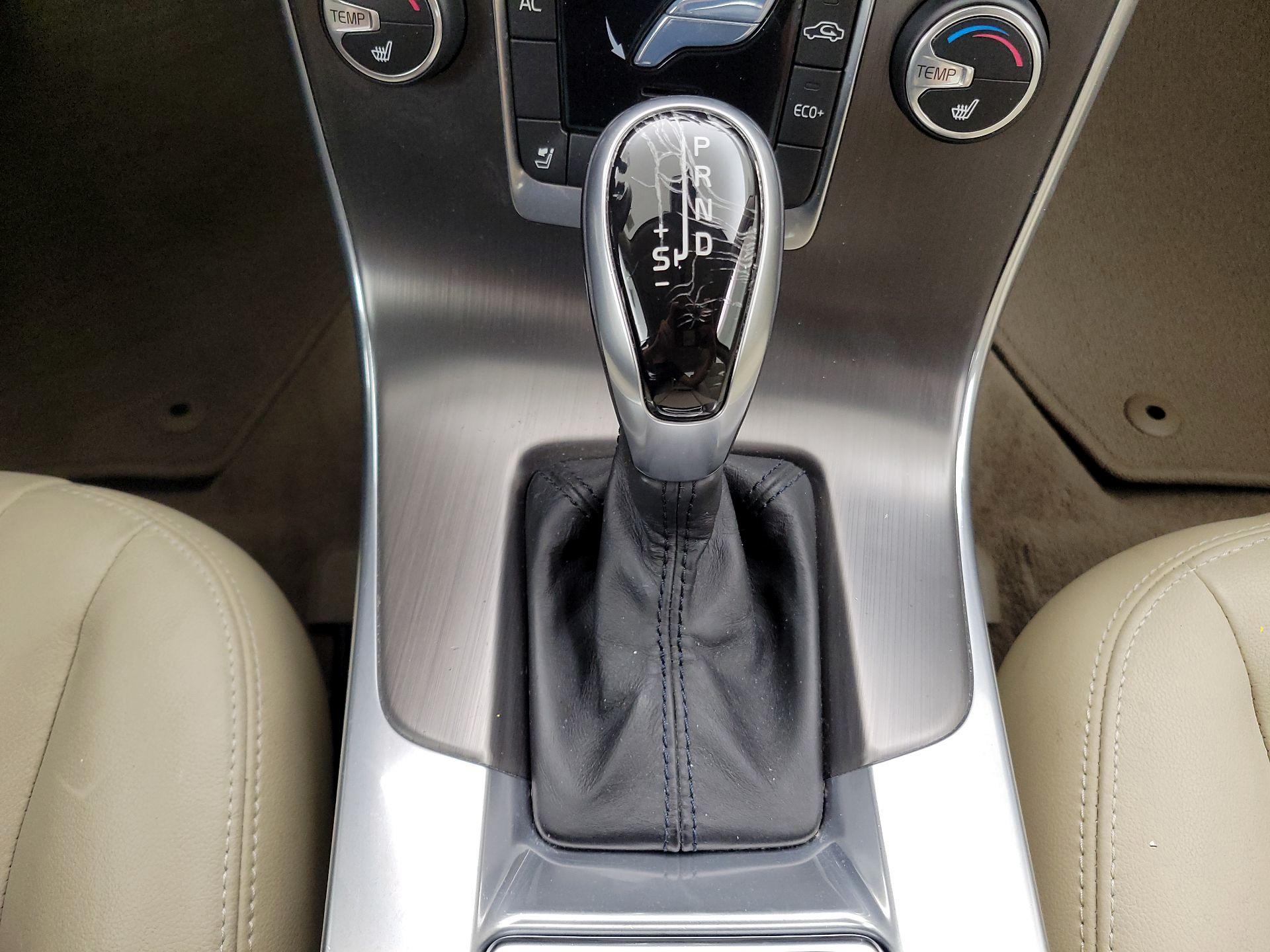 Thumbnail: 2015 Volvo S60 - 16