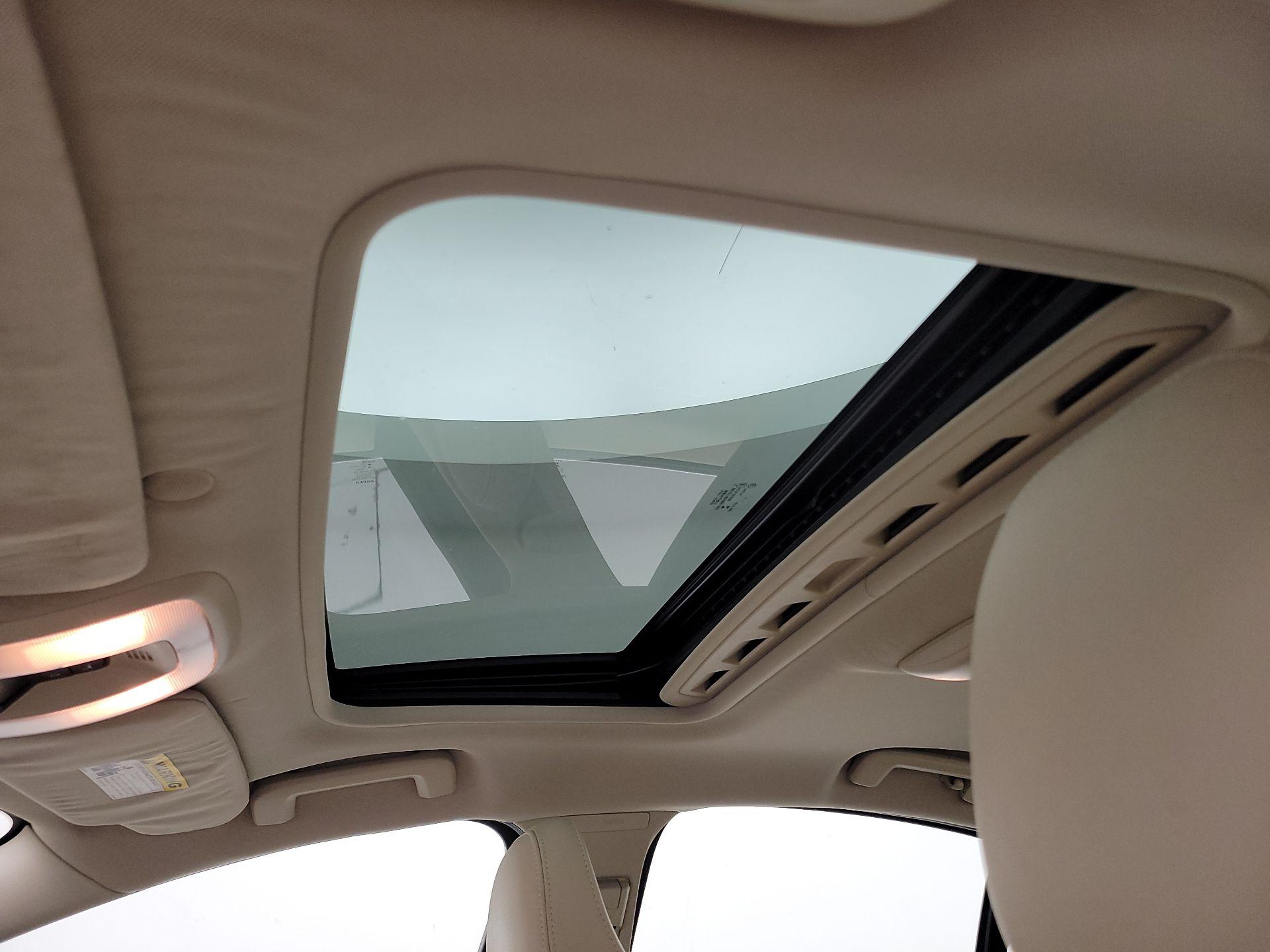 Thumbnail: 2015 Volvo S60 - 17