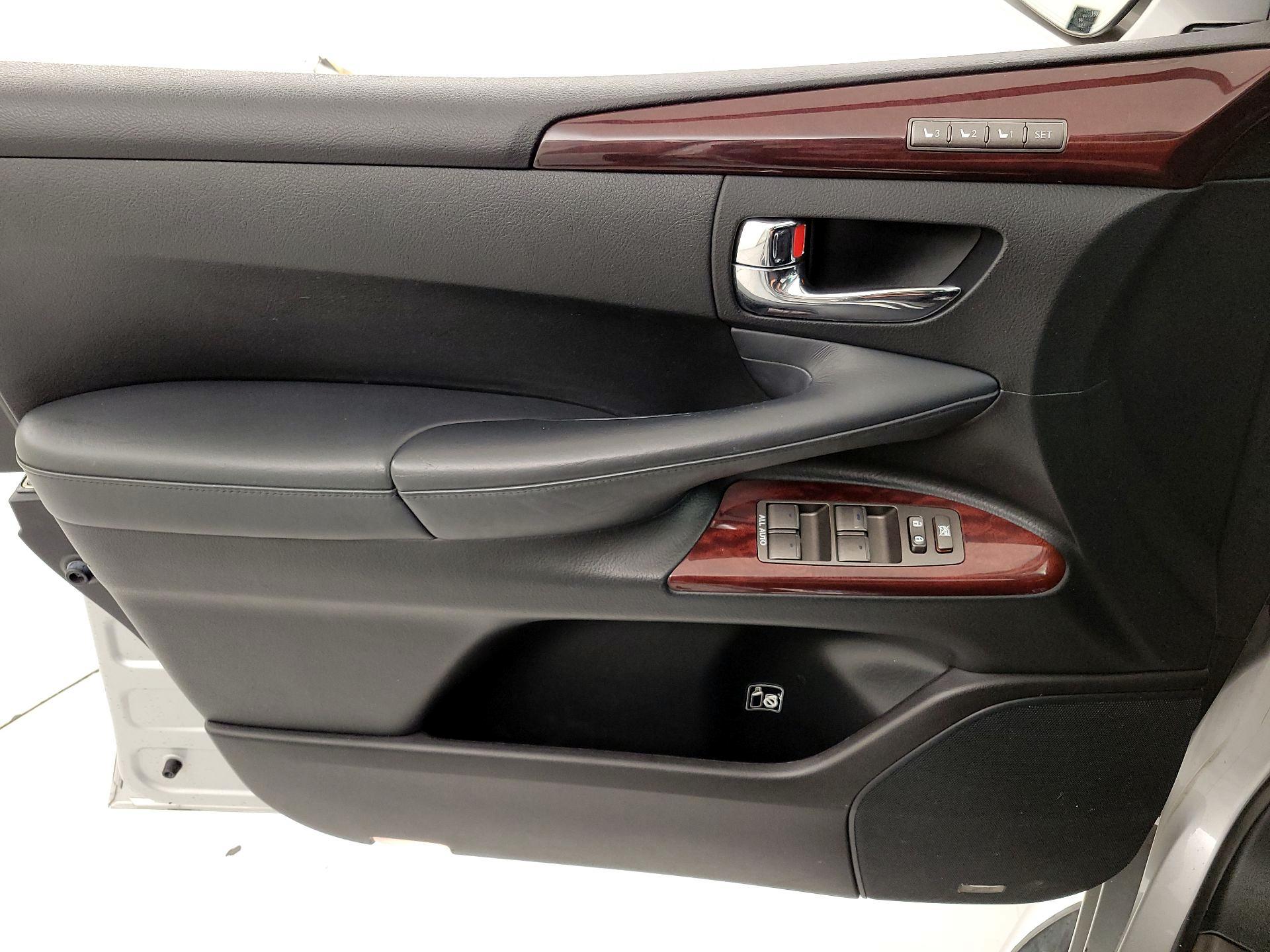Thumbnail: 2015 Lexus LX - 12