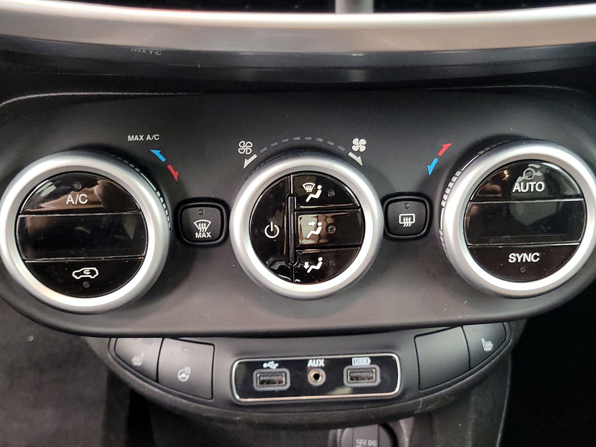 Thumbnail: 2018 Fiat 500X - 16