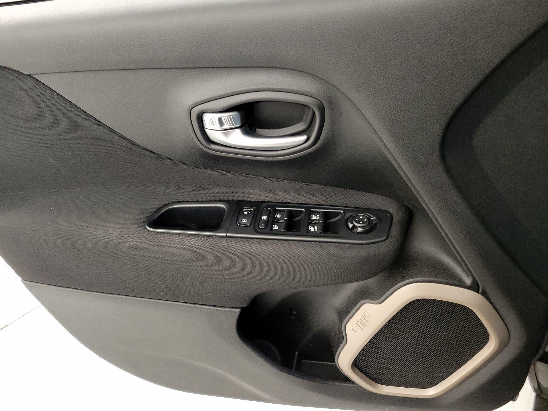 Thumbnail: 2017 Jeep Renegade - 12
