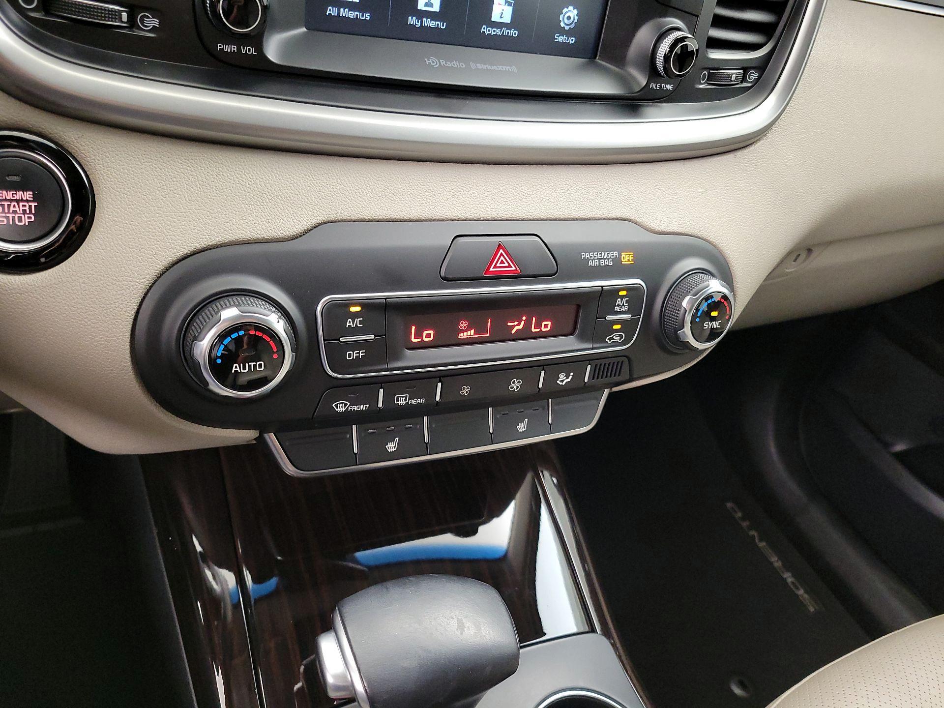 Thumbnail: 2019 Kia Sorento - 16