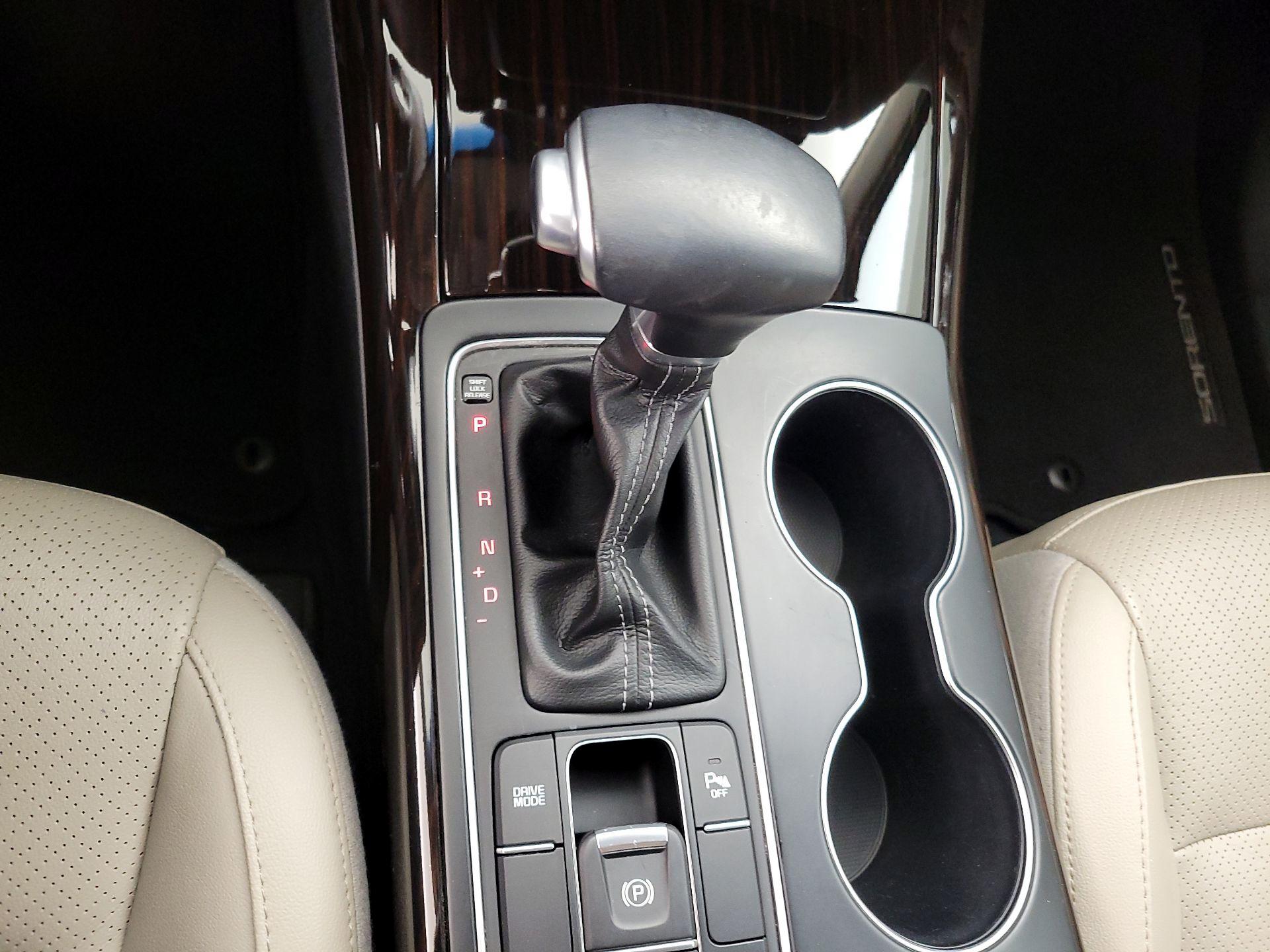 Thumbnail: 2019 Kia Sorento - 17