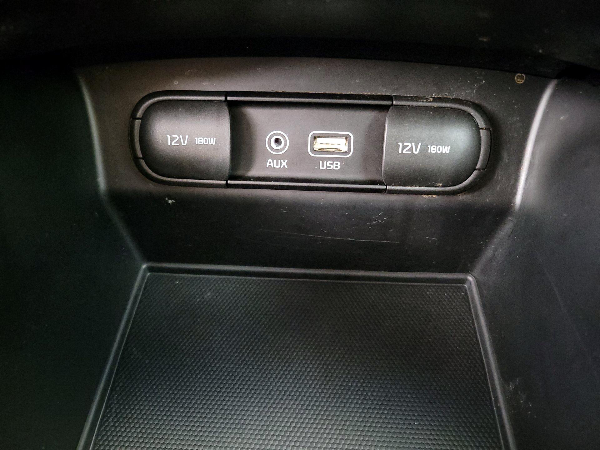 Thumbnail: 2019 Kia Sorento - 18