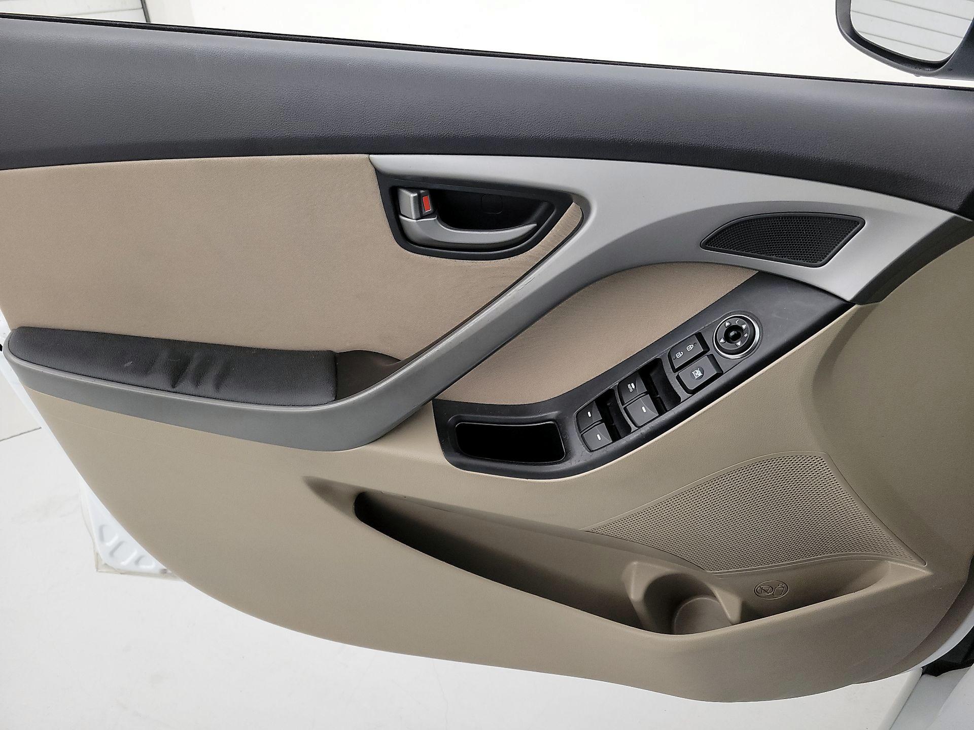 Thumbnail: 2015 Hyundai Elantra - 12