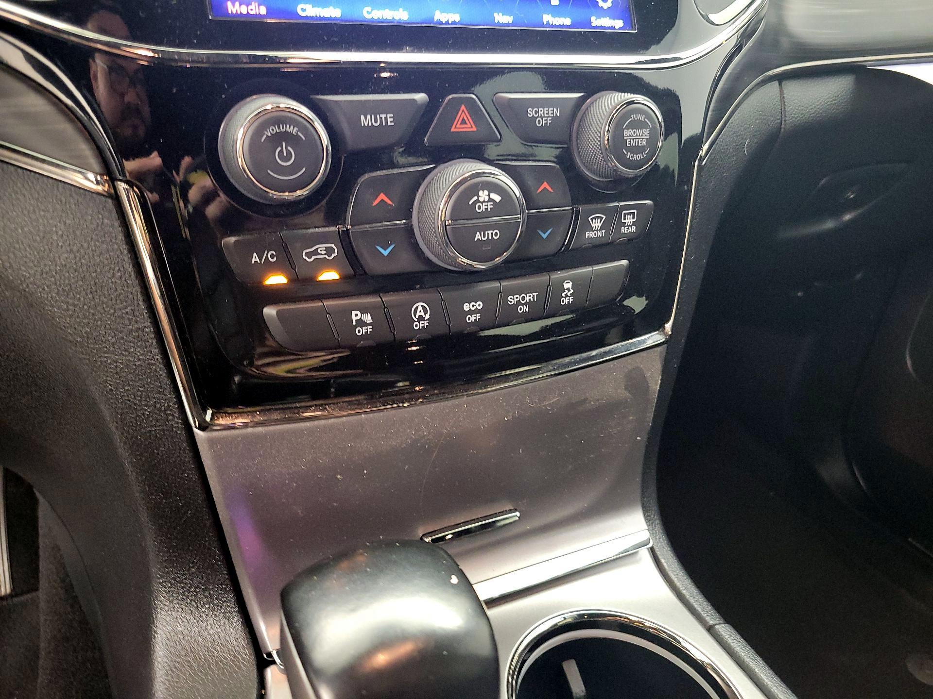 Thumbnail: 2020 Jeep Grand Cherokee - 17