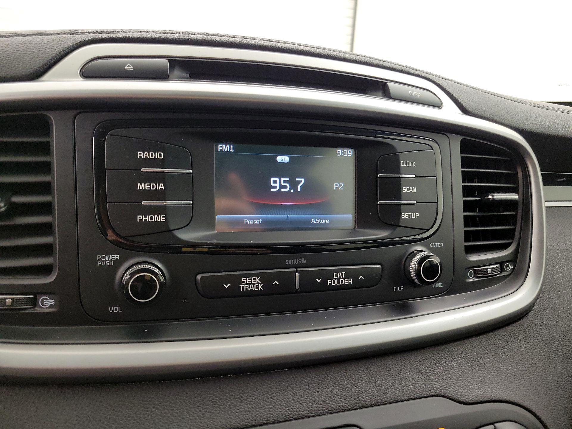Thumbnail: 2017 Kia Sorento - 15