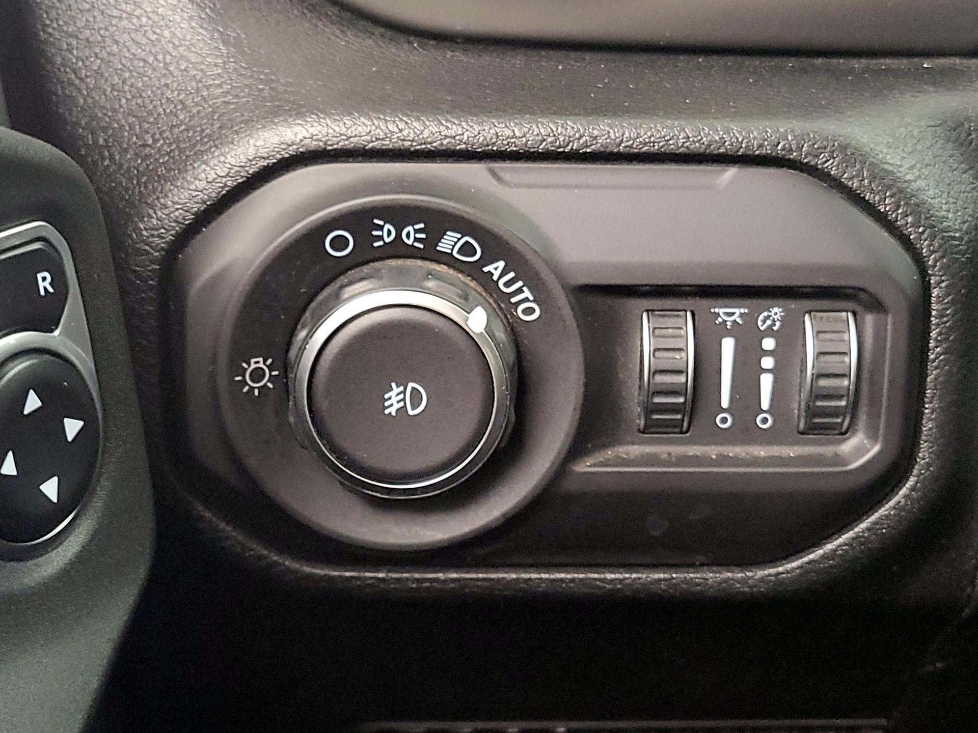 Thumbnail: 2018 Jeep Wrangler - 13