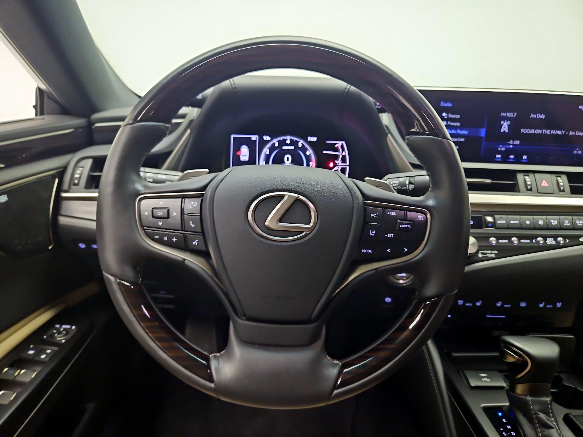 Thumbnail: 2021 Lexus ES - 10