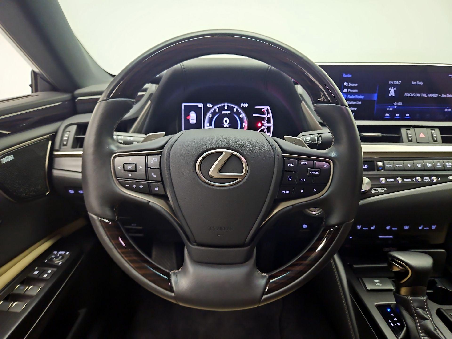 Thumbnail: 2021 Lexus ES - 11