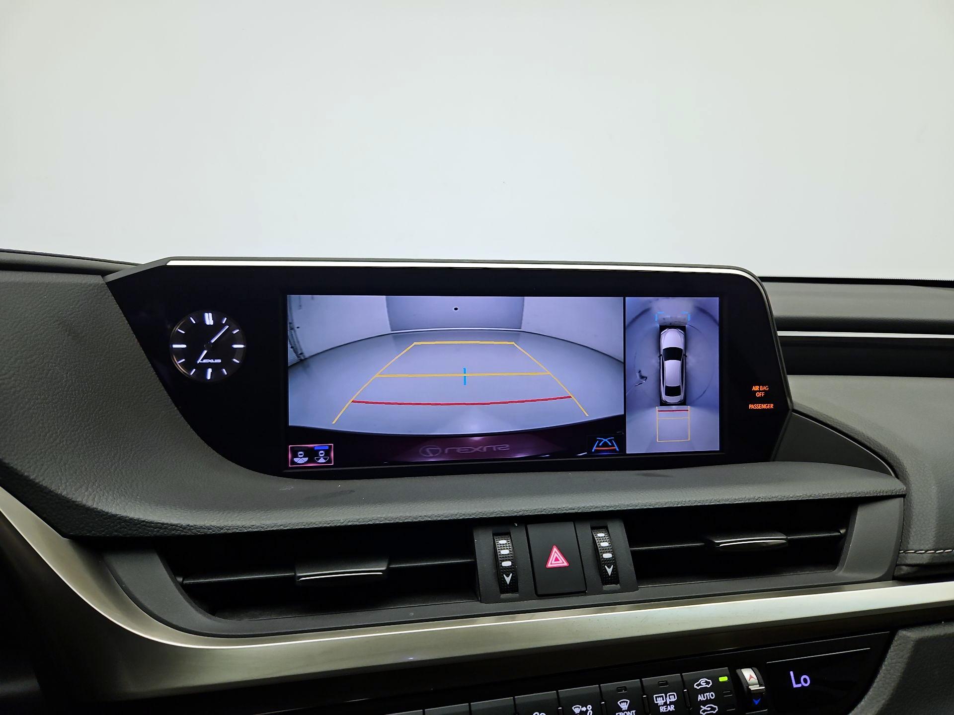 Thumbnail: 2021 Lexus ES - 13