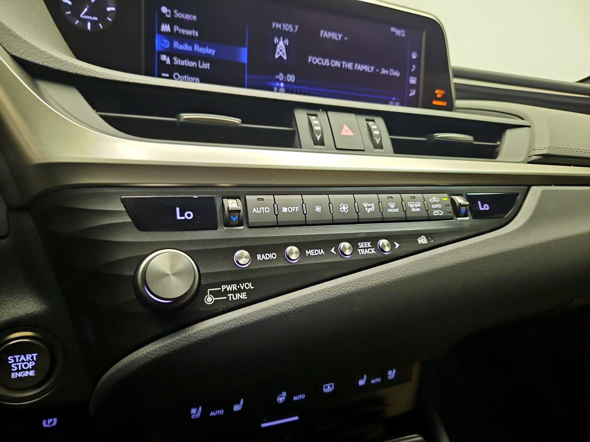 Thumbnail: 2021 Lexus ES - 15