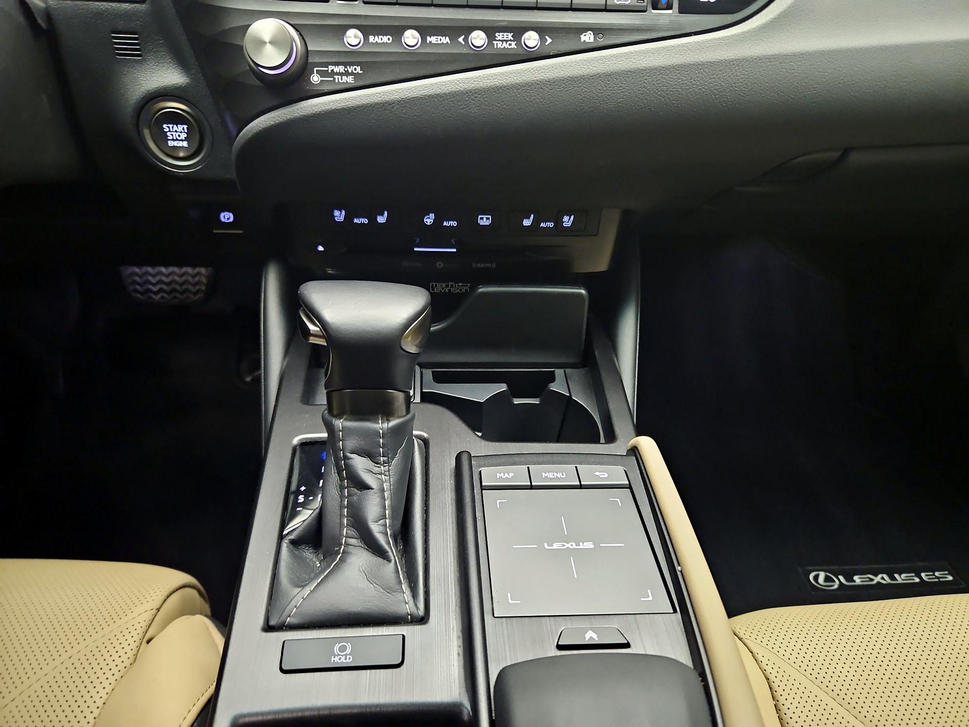Thumbnail: 2021 Lexus ES - 16