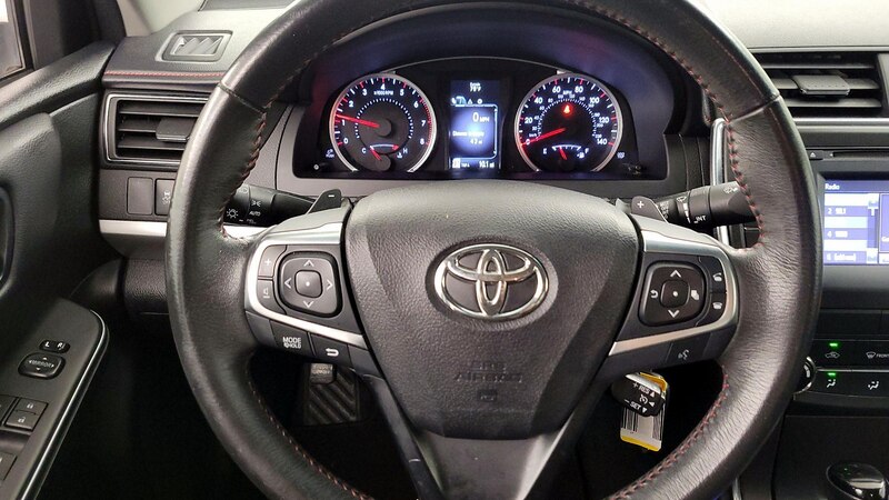2017 Toyota Camry SE 10