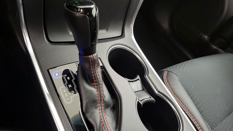2017 Toyota Camry SE 17