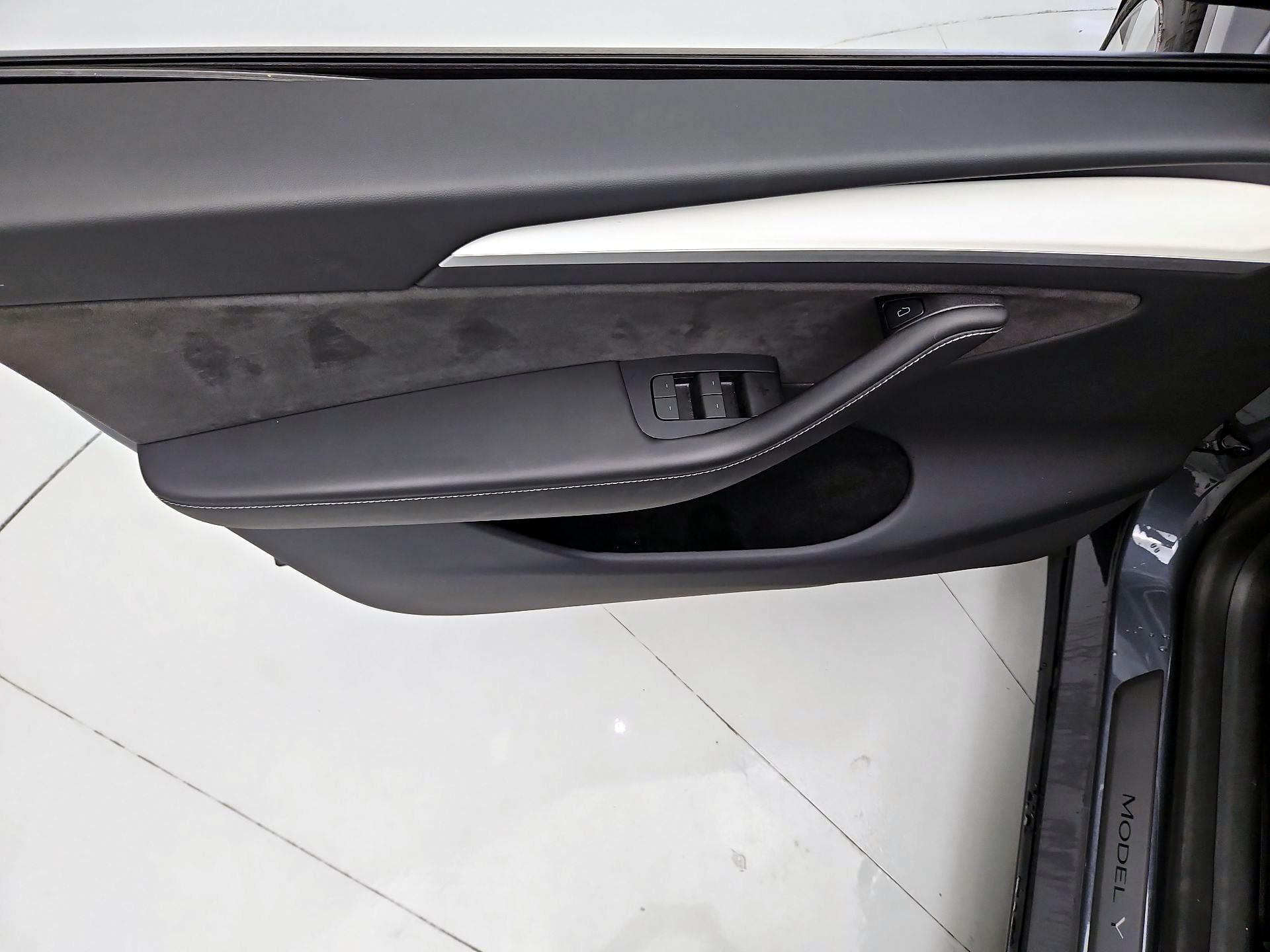 Thumbnail: 2023 Tesla Model Y - 12