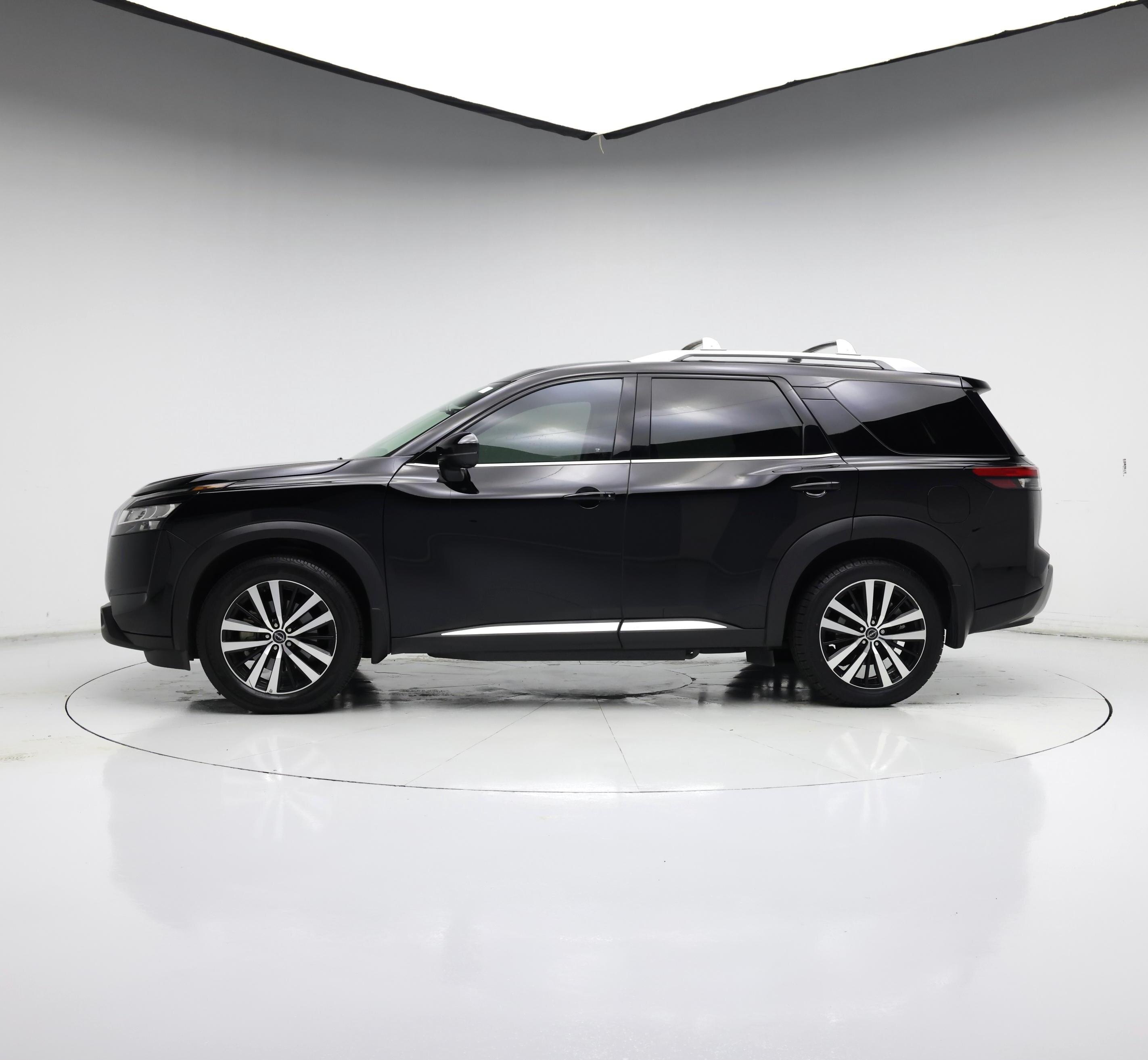 Thumbnail: 2023 Nissan Pathfinder - 3