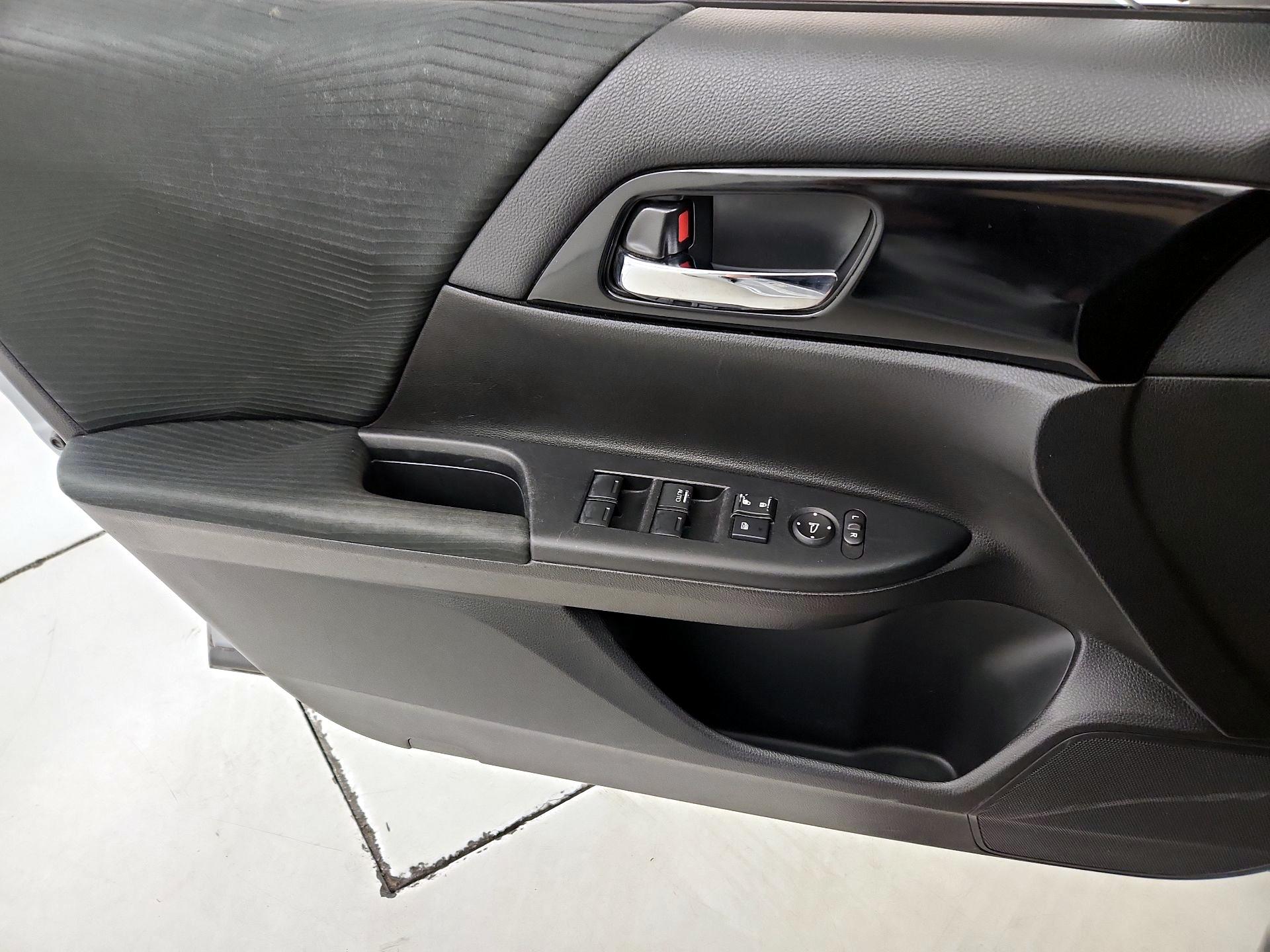 Thumbnail: 2016 Honda Accord - 12