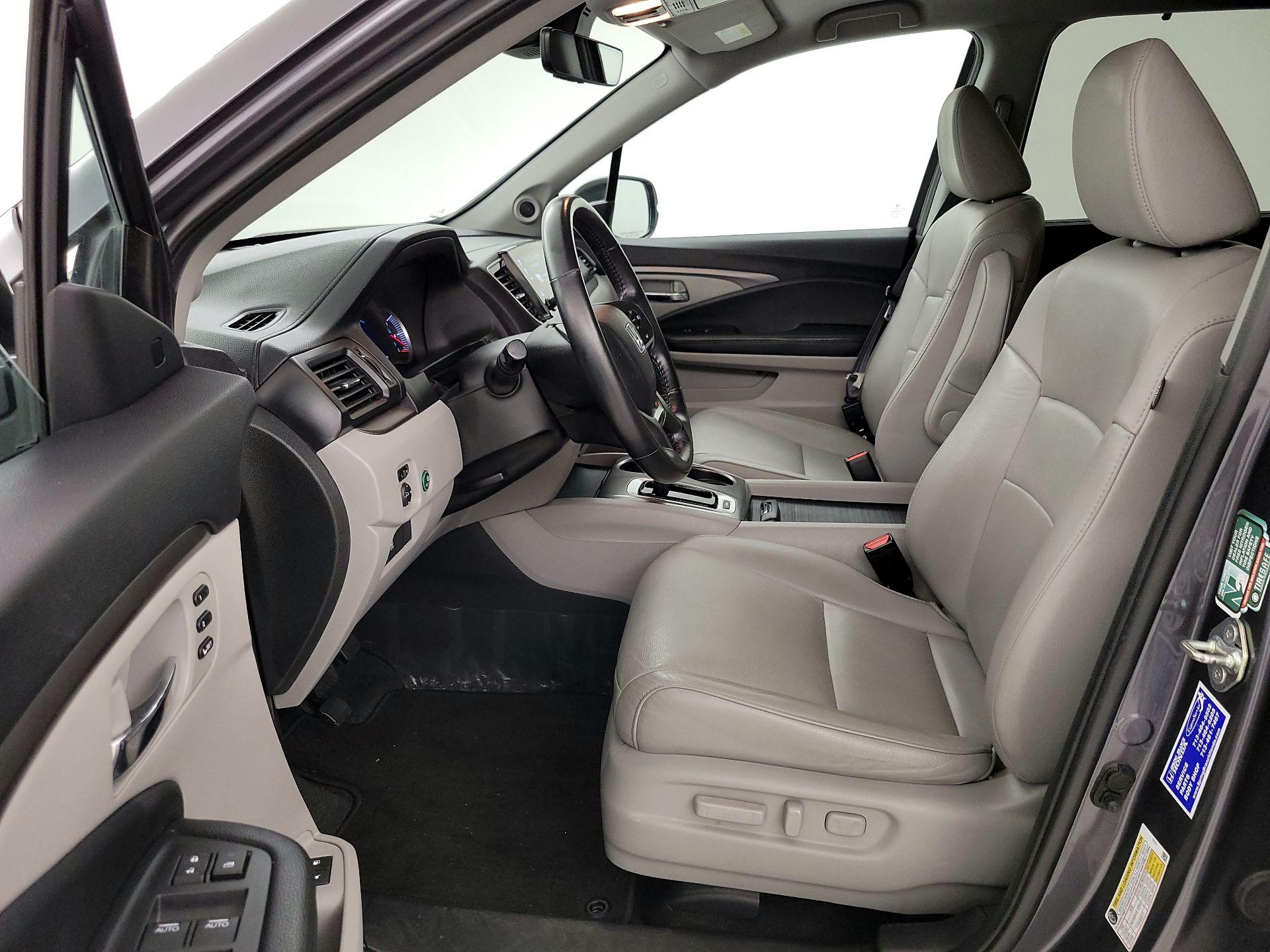 Thumbnail: 2019 Honda Pilot - 11