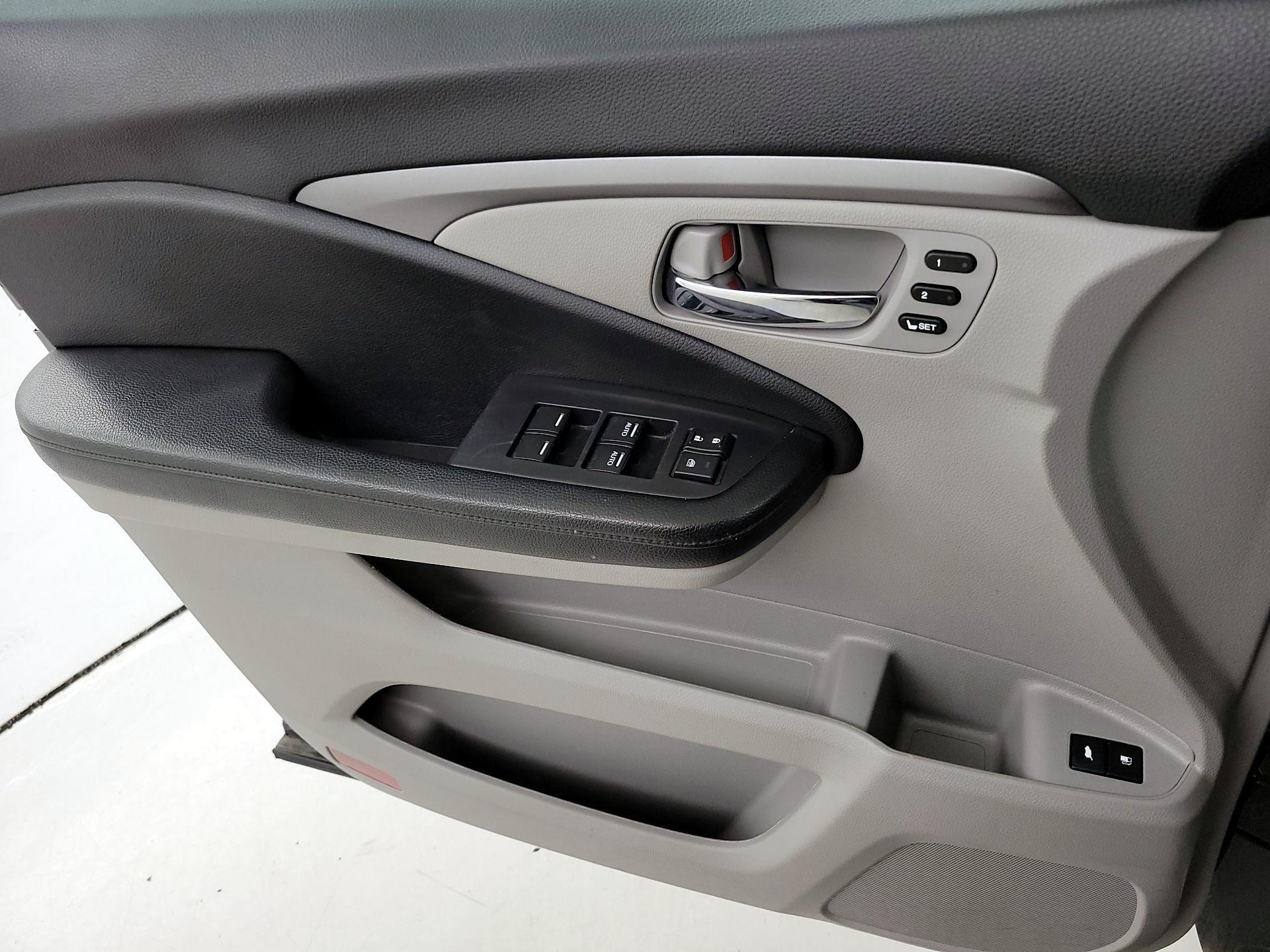 Thumbnail: 2019 Honda Pilot - 12