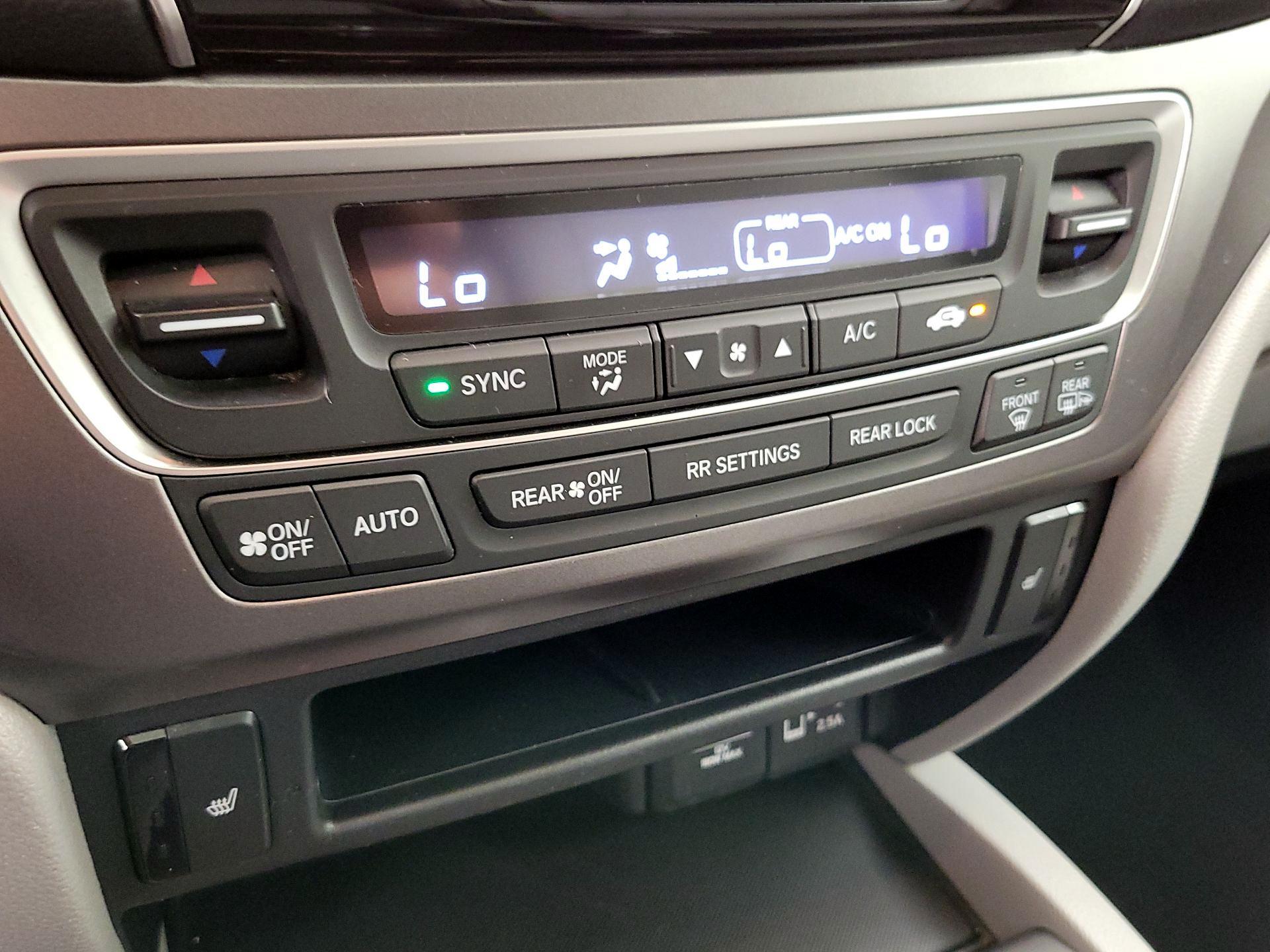 Thumbnail: 2019 Honda Pilot - 16